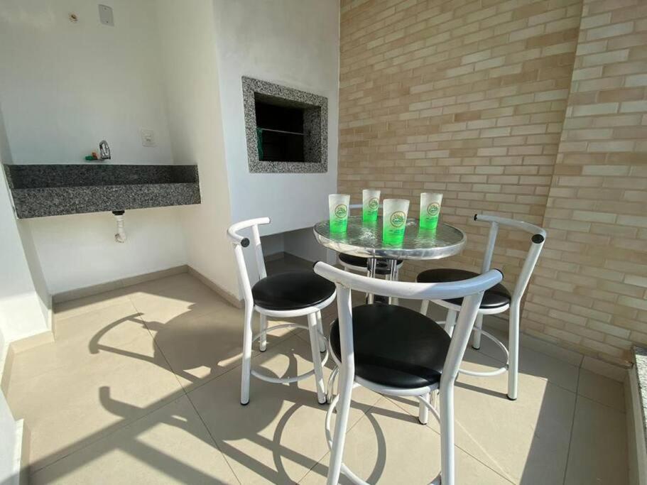 Apartamento 3 dormitorios e 2 vagas de garagem
