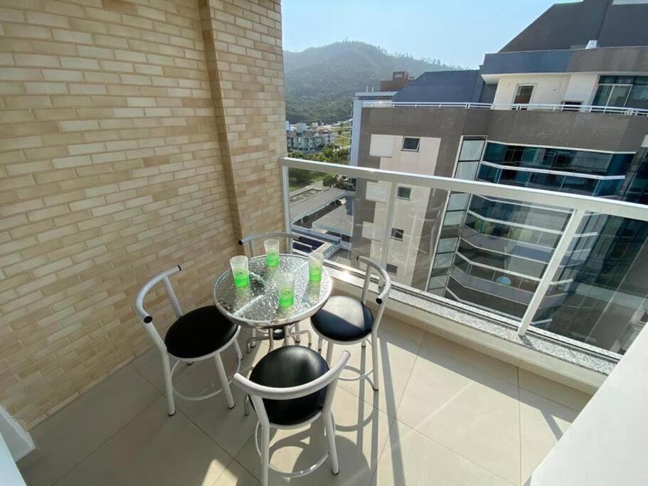 Apartamento 3 dormitorios e 2 vagas de garagem