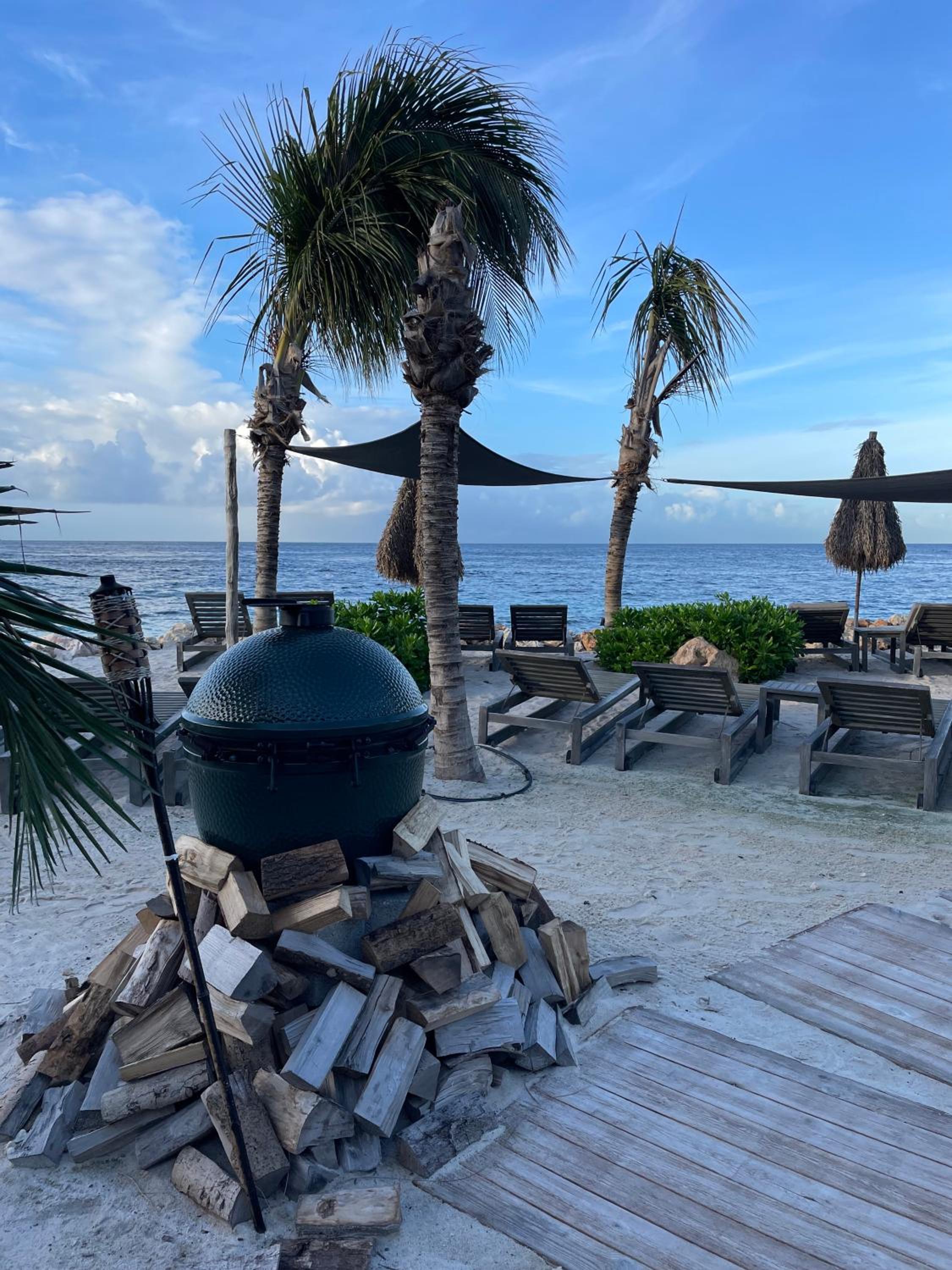 The Coastal Breeze in Blue Bay
