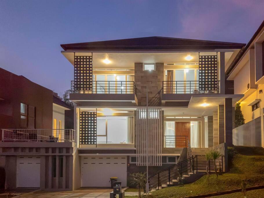 Kira House Bandung by Privee view 3