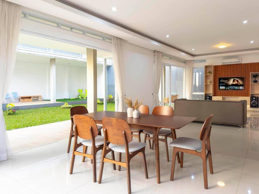 Kira House Bandung by Privee view 5