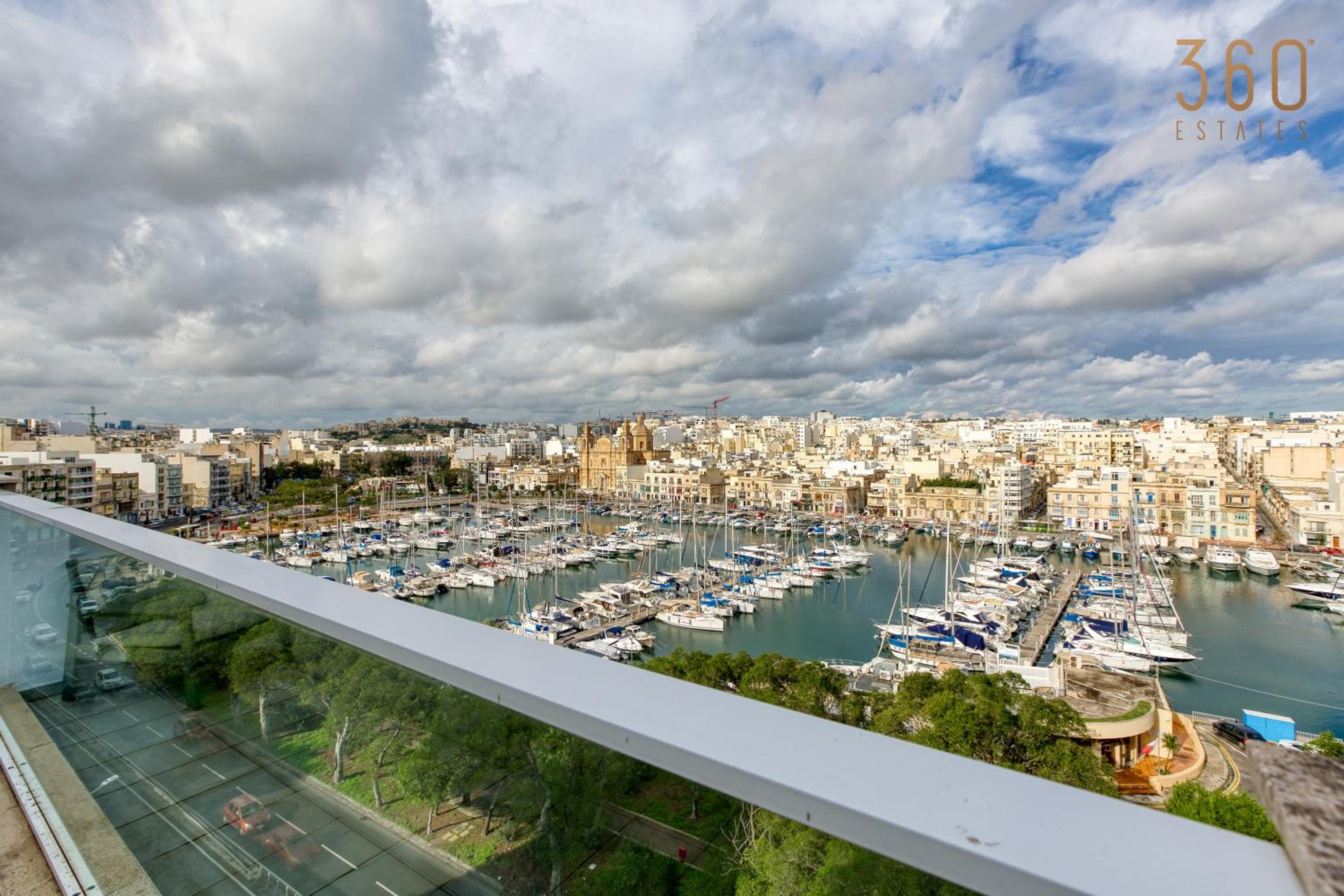 Beautiful seafront home with private balcony & BBQ by 360 Estates view 4