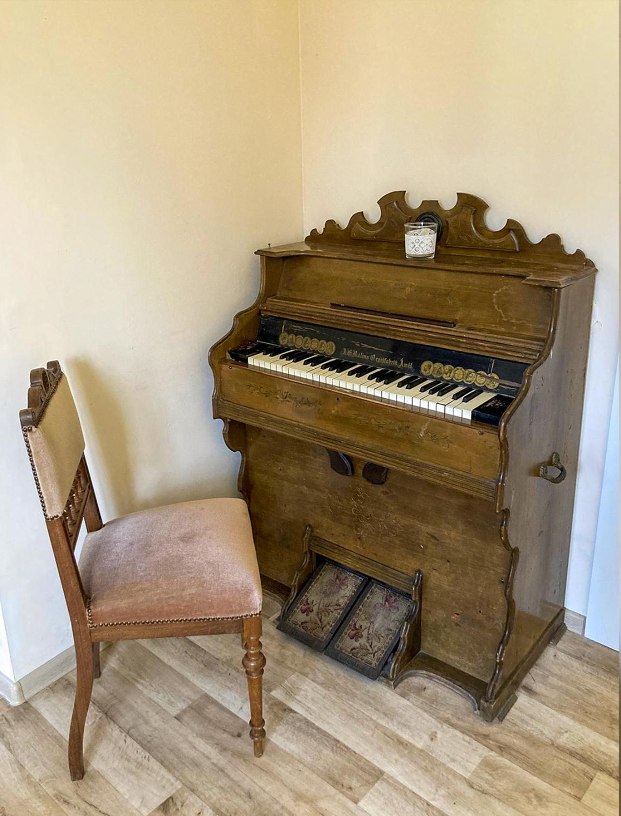 Authentic old studio house view 3