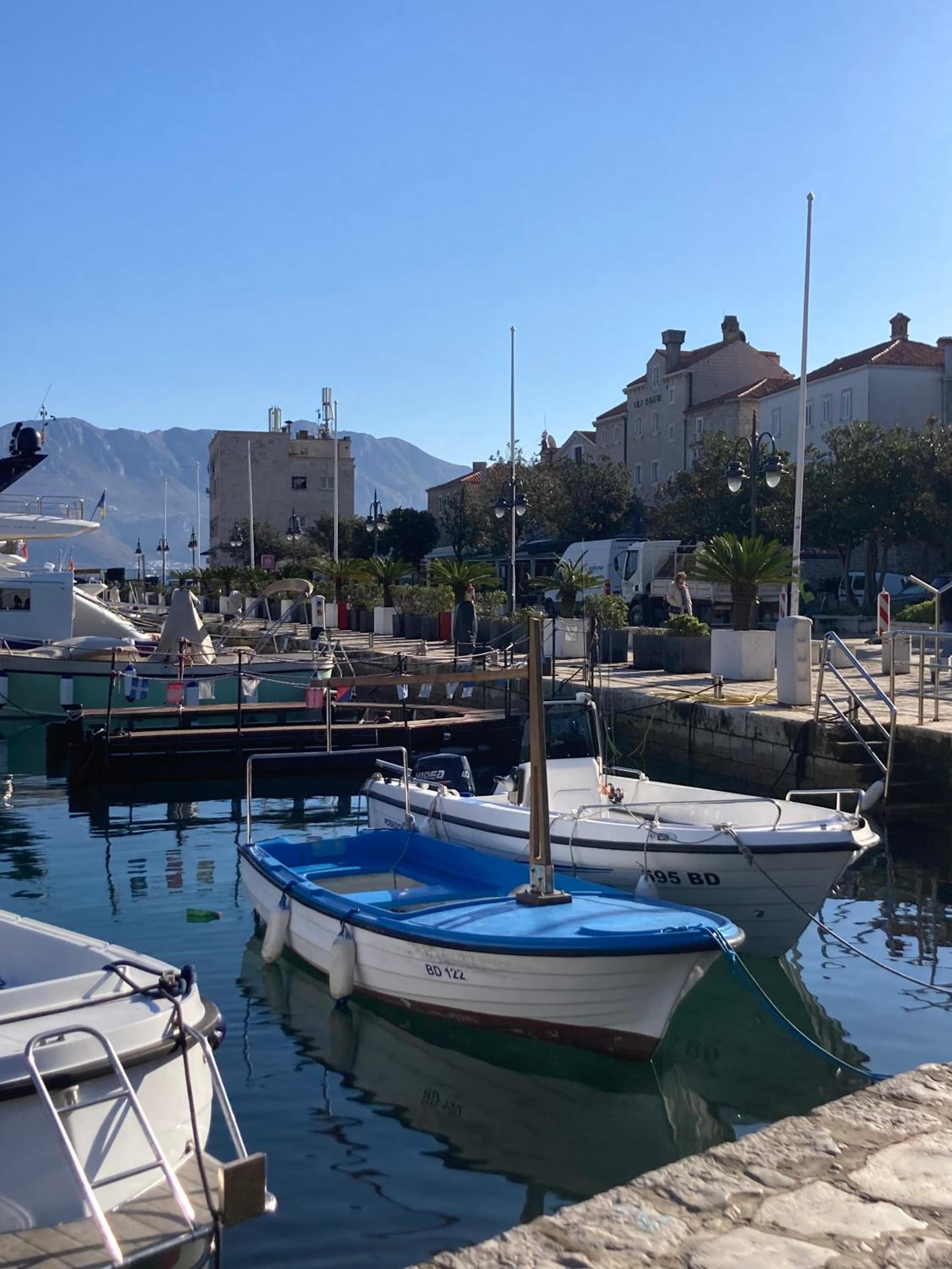 Plaža Stari Grad Budva pjena od mora Beach Apartman