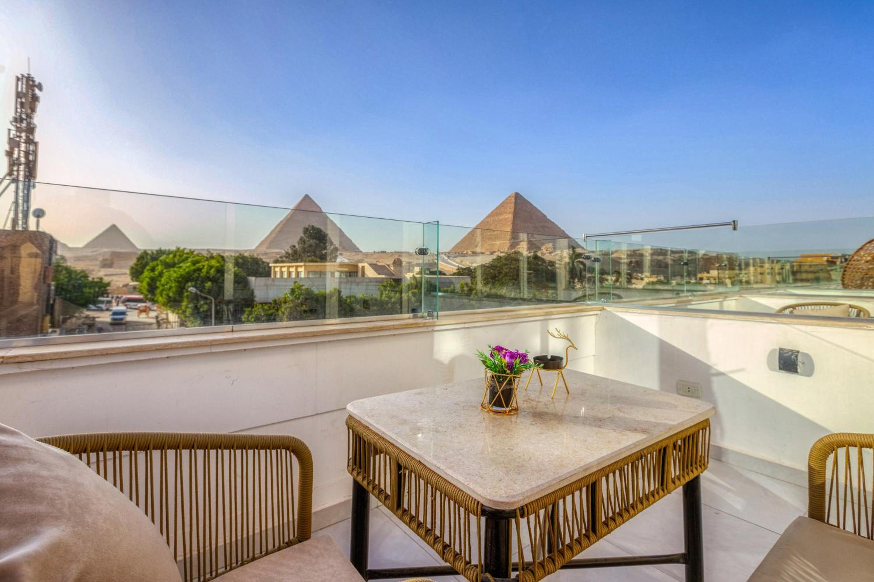 Tree Lounge Pyramids View INN , Sphinx Giza