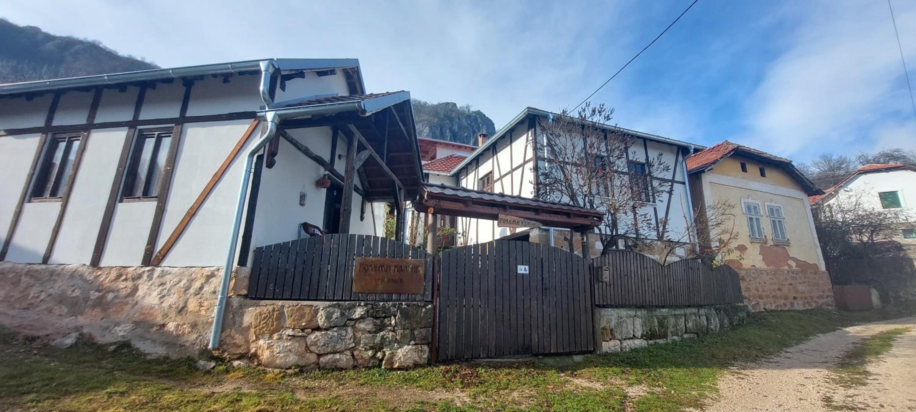 Golemi kamik Pirot view 3