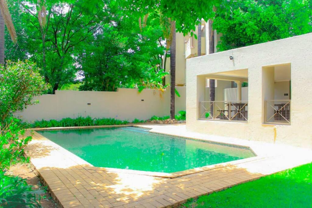 17 Riepen avenue Sandhurst gate Sandton