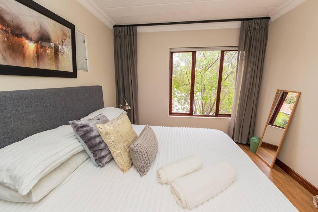 17 Riepen avenue Sandhurst gate Sandton