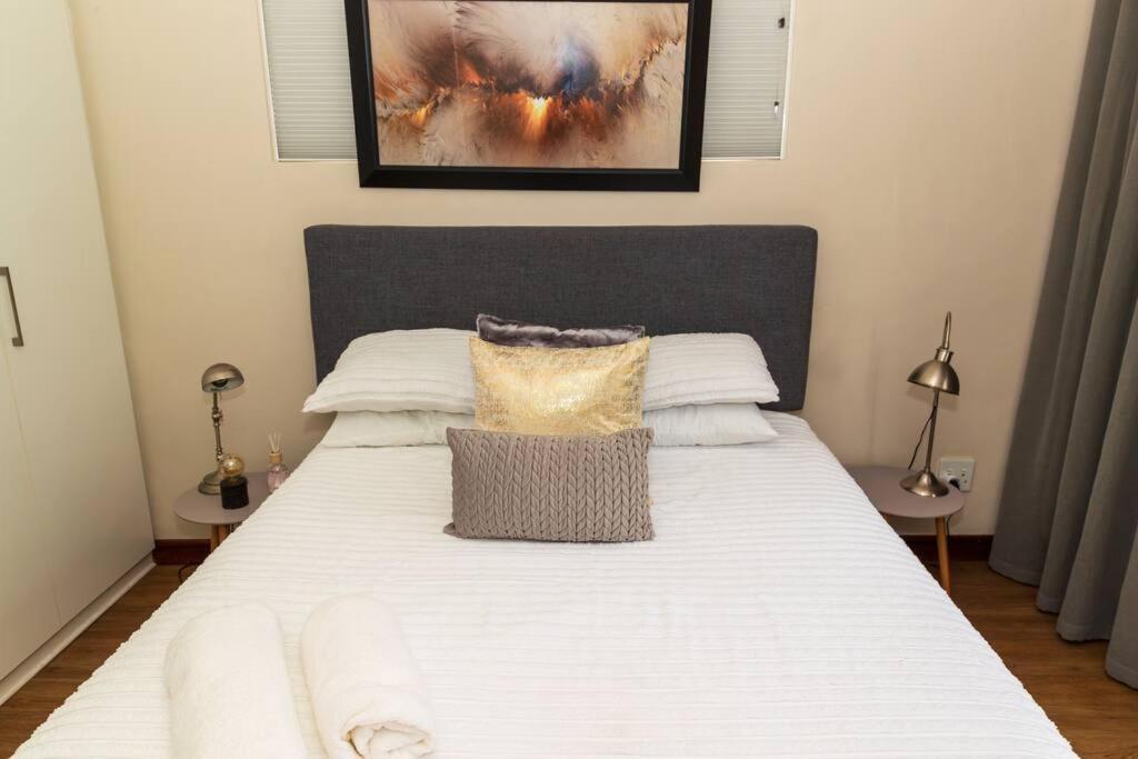 17 Riepen avenue Sandhurst gate Sandton