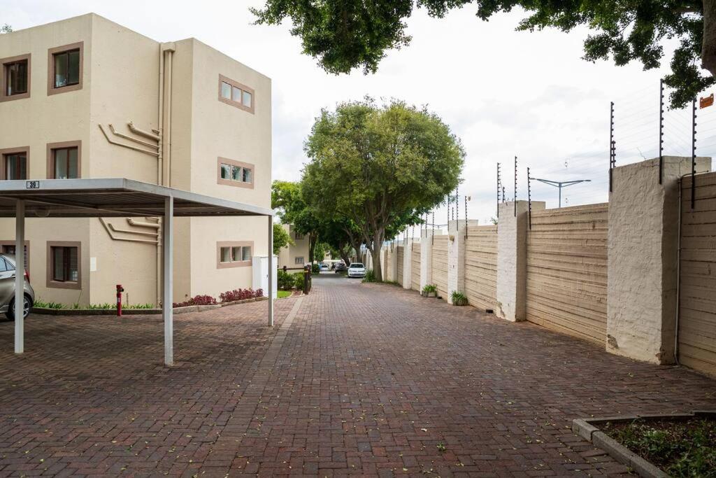 17 Riepen avenue Sandhurst gate Sandton