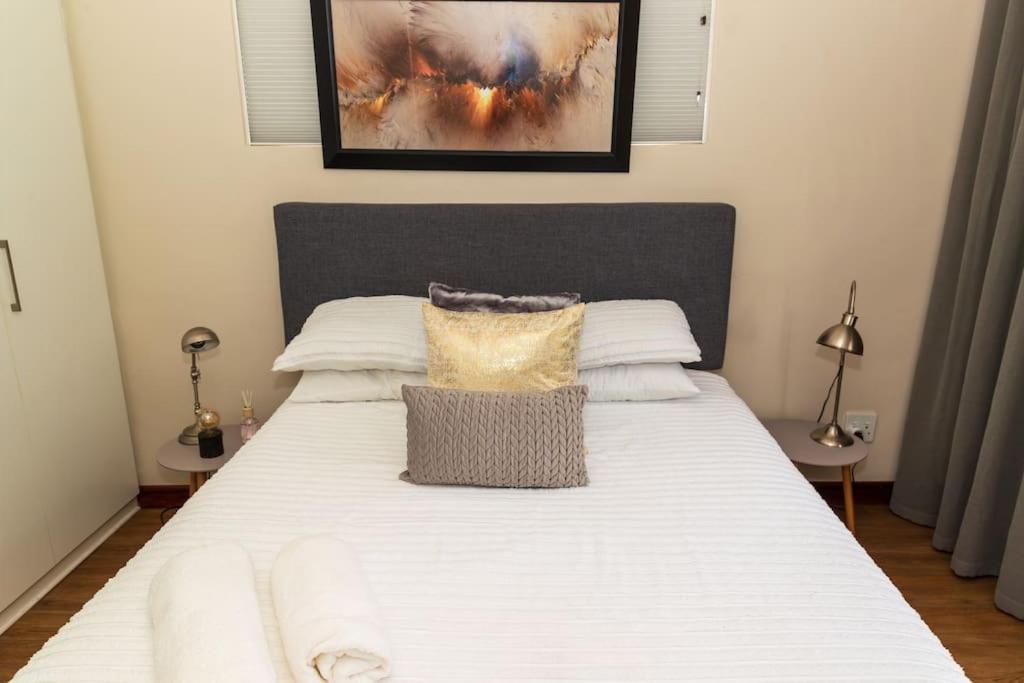 17 Riepen avenue Sandhurst gate Sandton