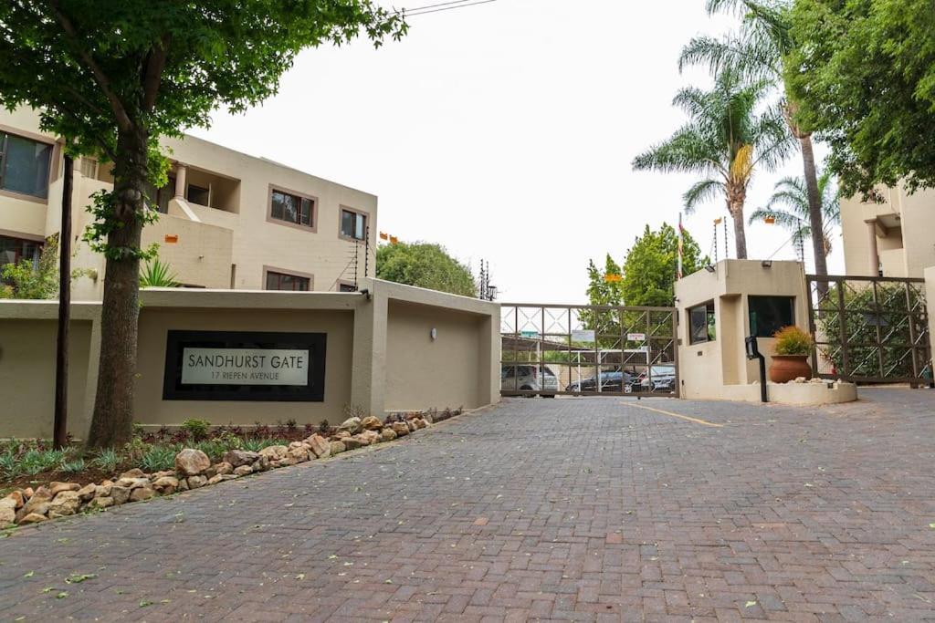 17 Riepen avenue Sandhurst gate Sandton