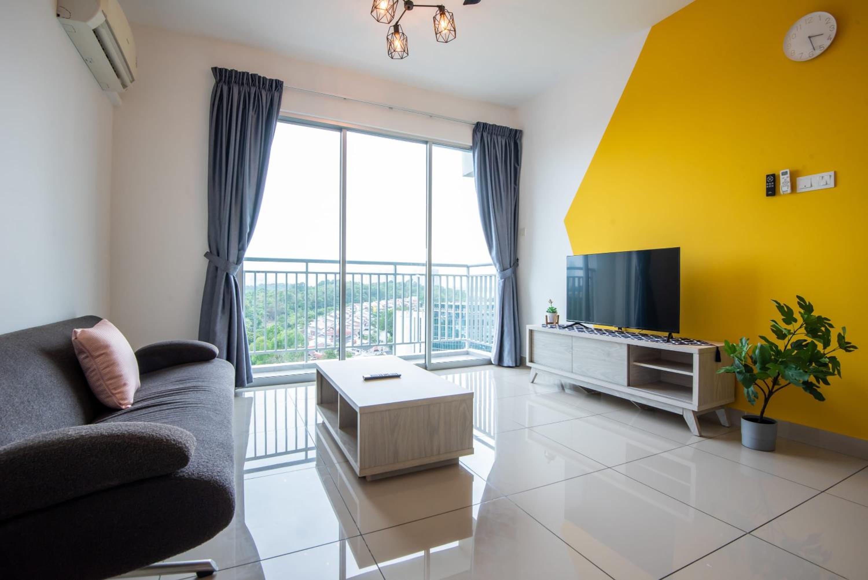 Bright & Modern 3BR Suite FREE Parking