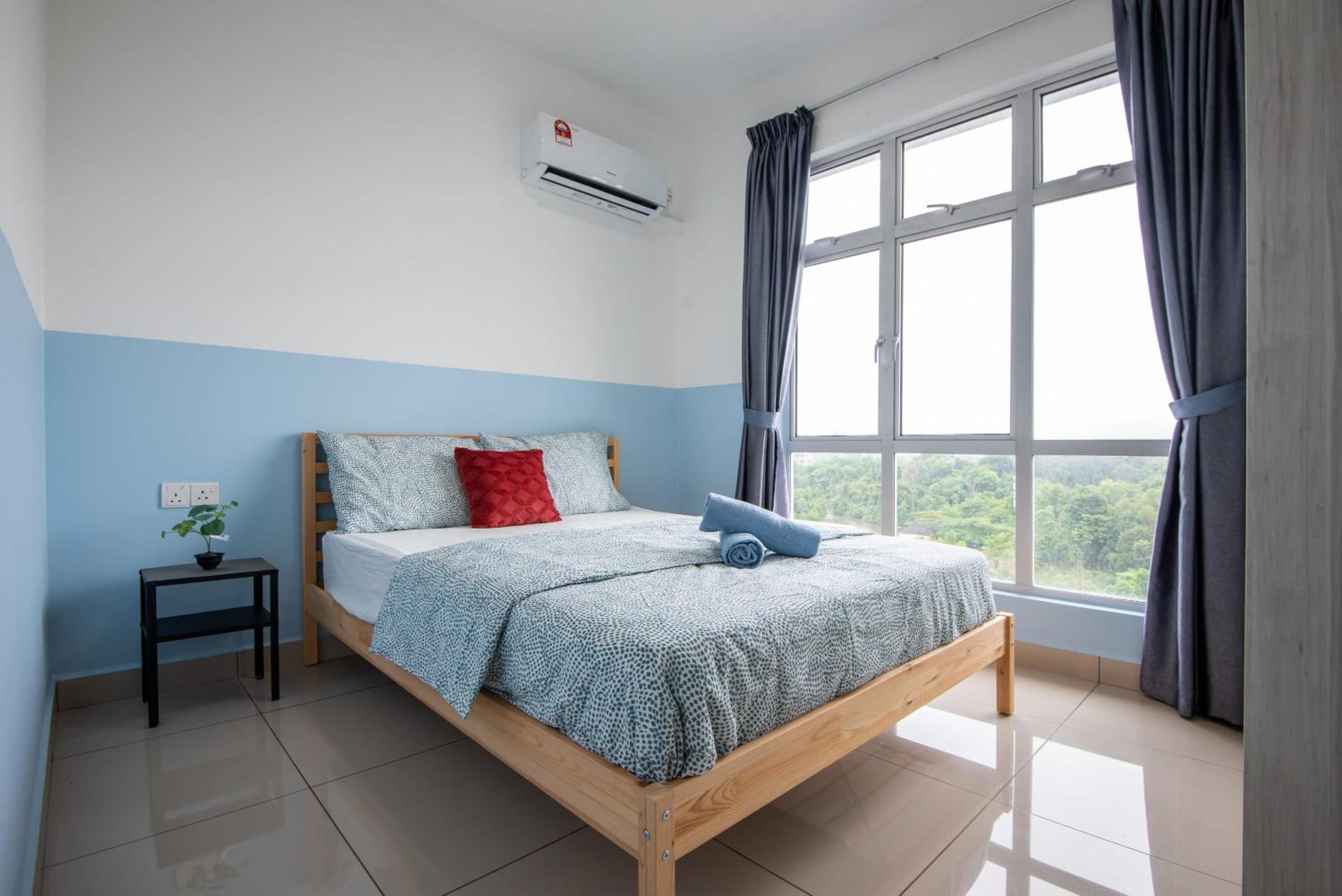 Bright & Modern 3BR Suite FREE Parking
