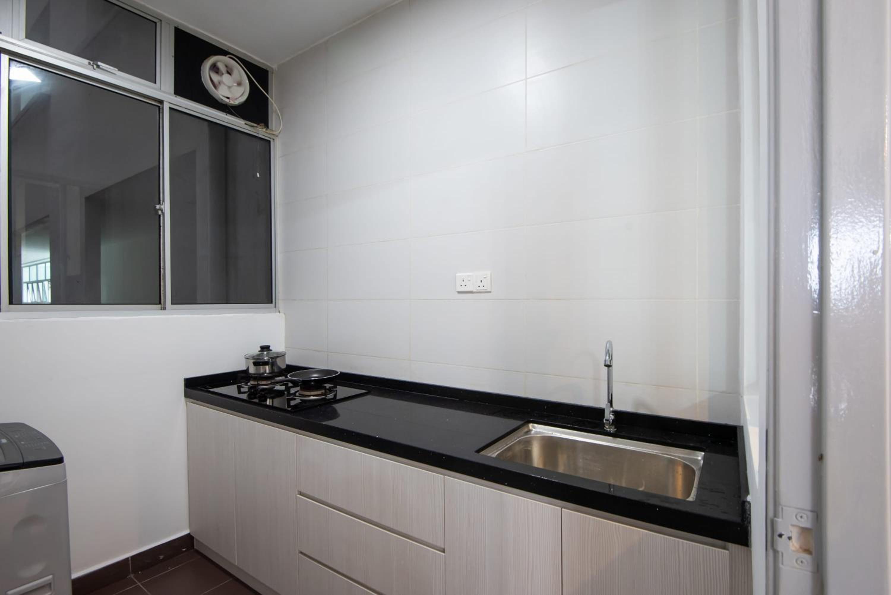 Bright & Modern 3BR Suite FREE Parking