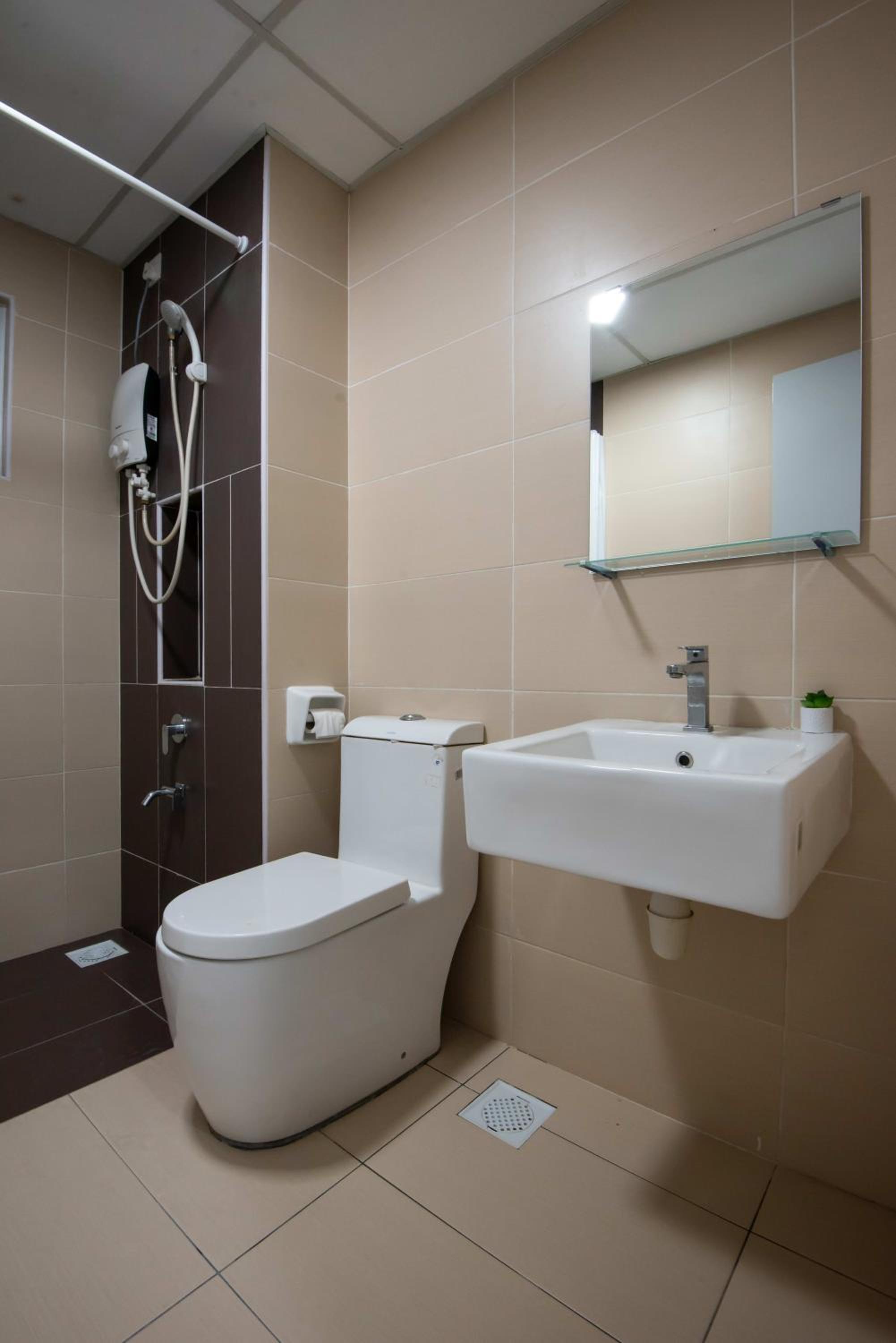 Bright & Modern 3BR Suite FREE Parking