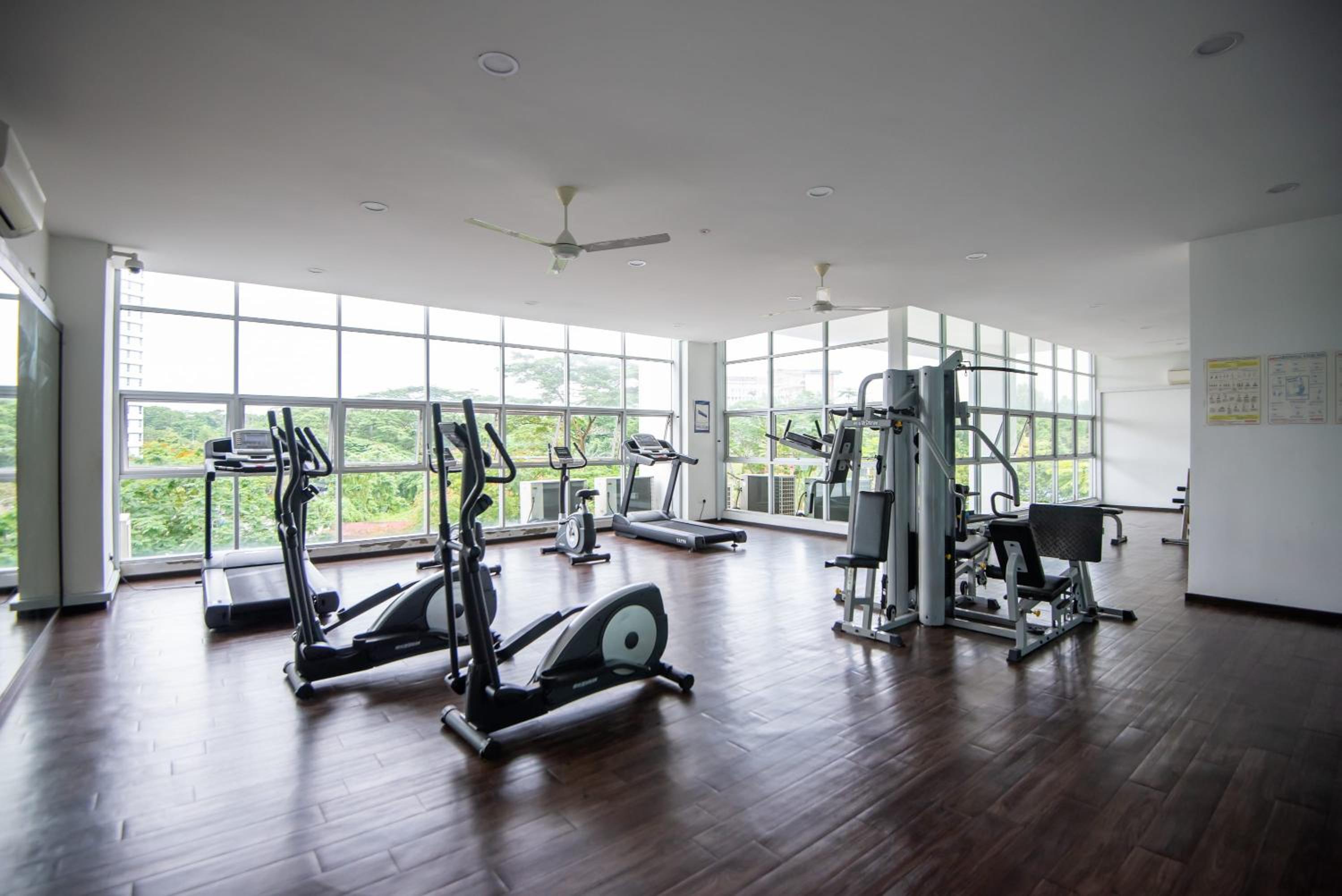 Bright & Modern 3BR Suite FREE Parking