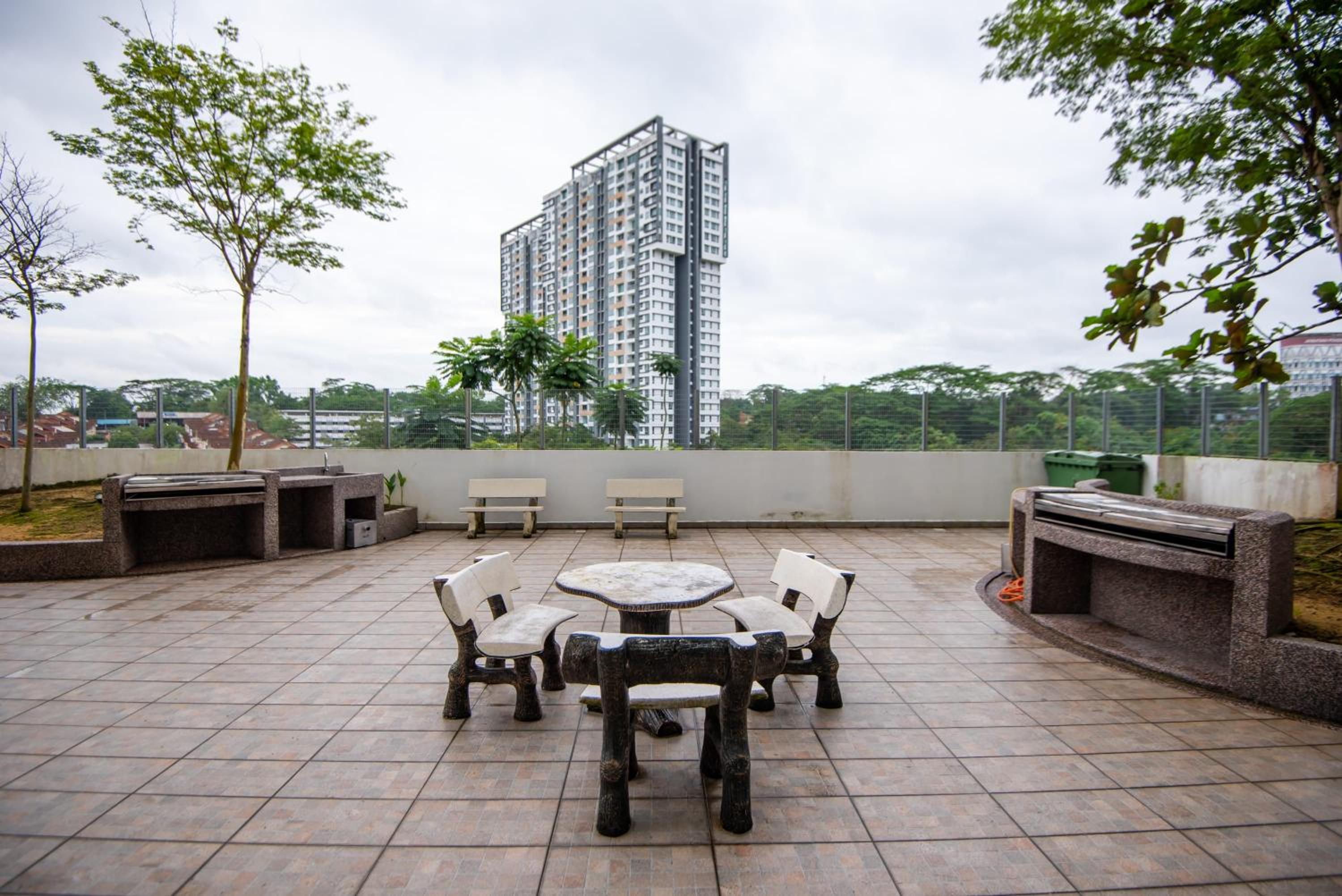 Bright & Modern 3BR Suite FREE Parking