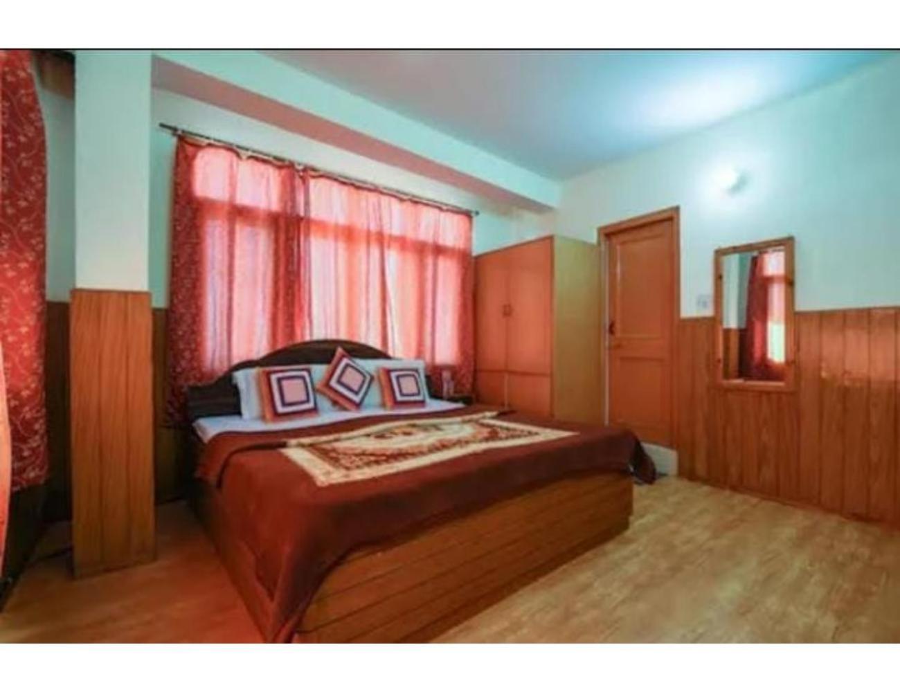 Chandel Home Stay , Shimla view 2