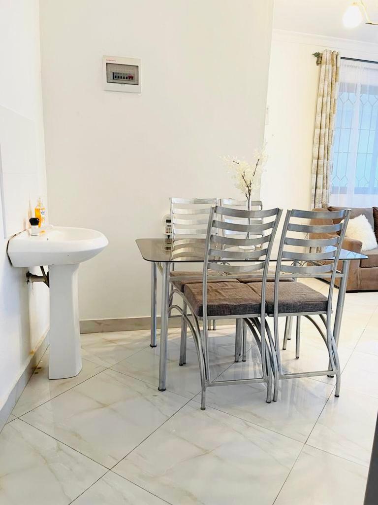 Stylish 1 Bedroom Apt Bamburi. view 5