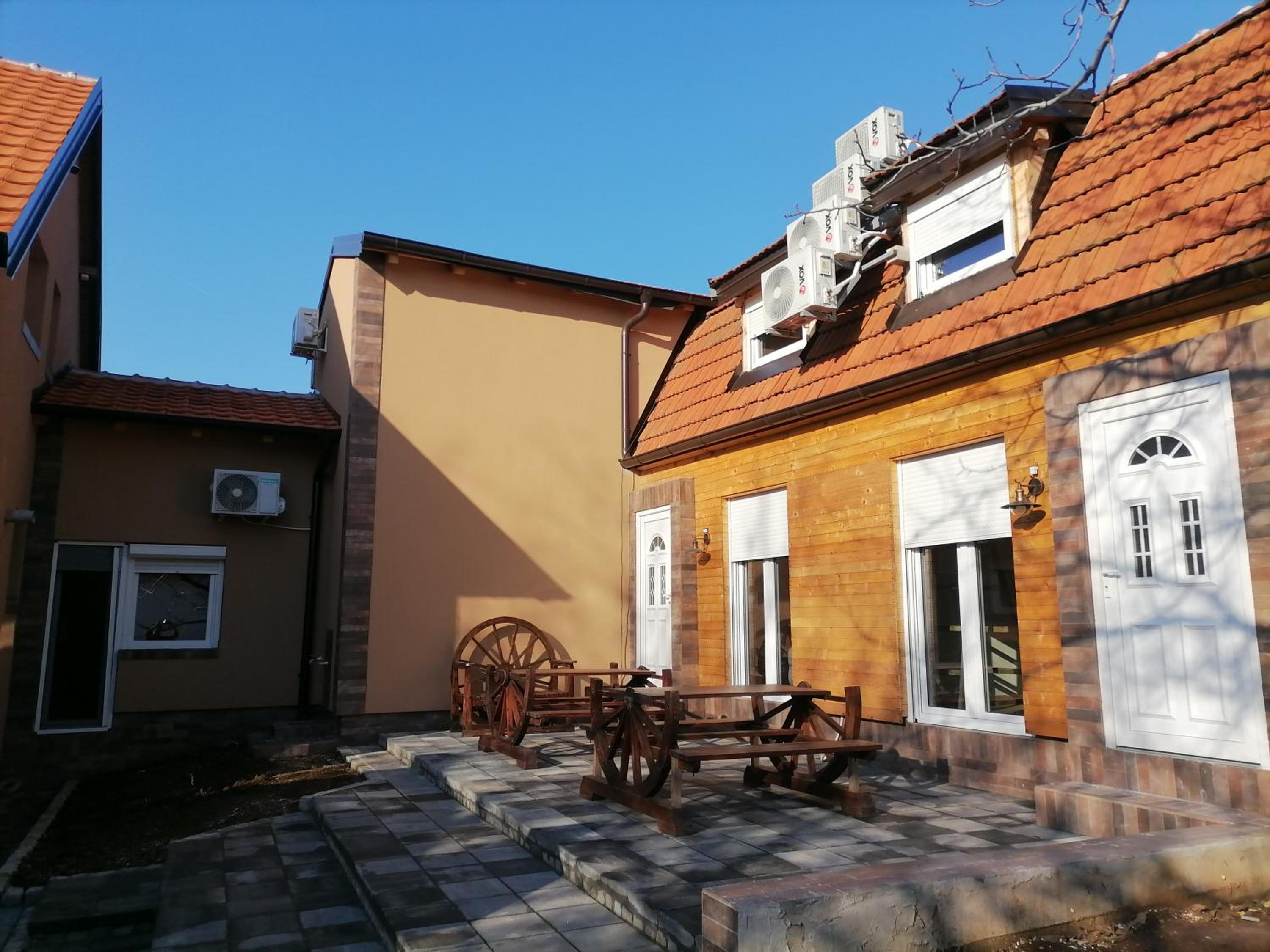 Photo 48