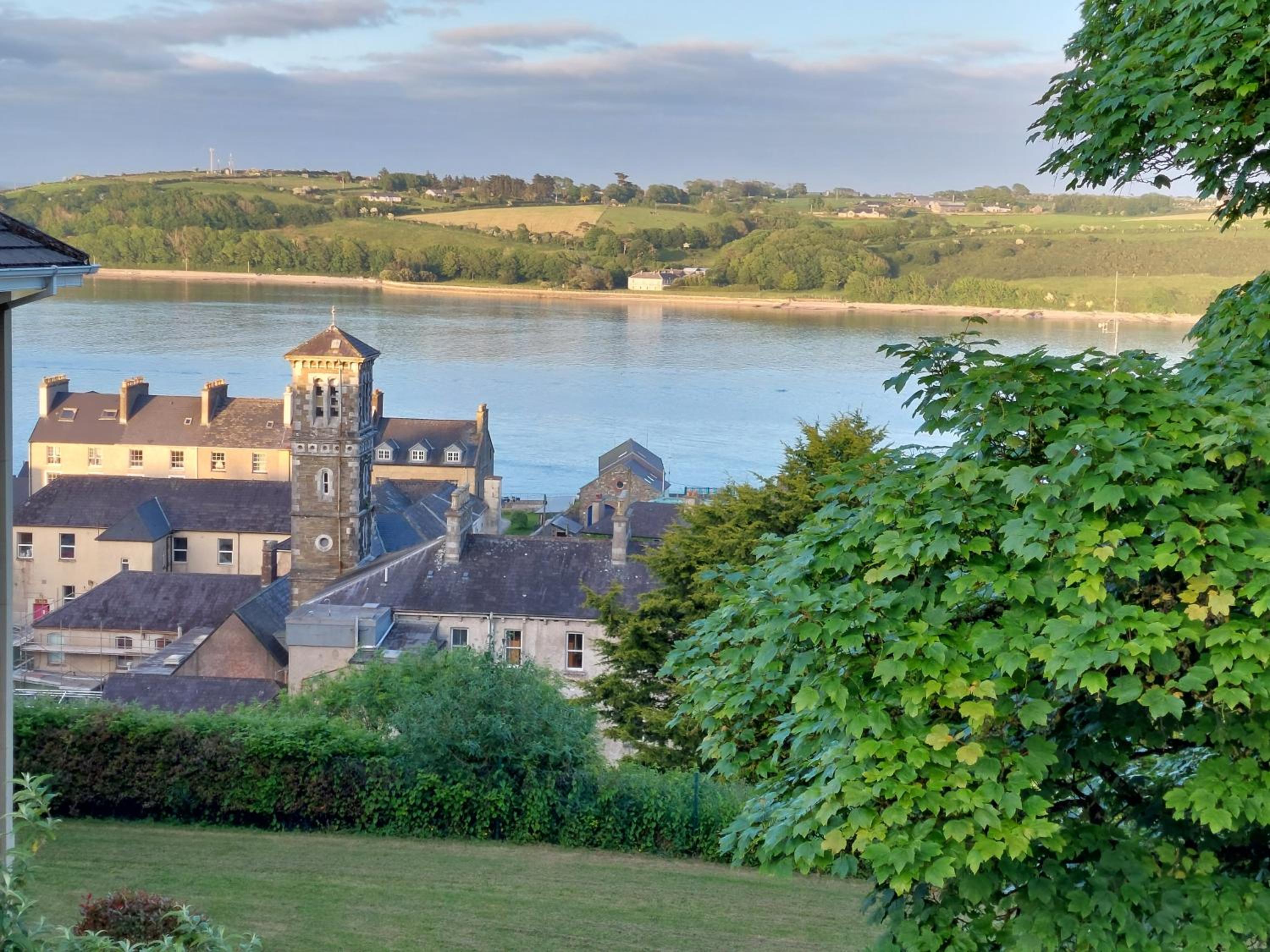 Hotel Irish Sea Whispers Villa - My Charming Costal Retreat In The Heart Of Youghal
