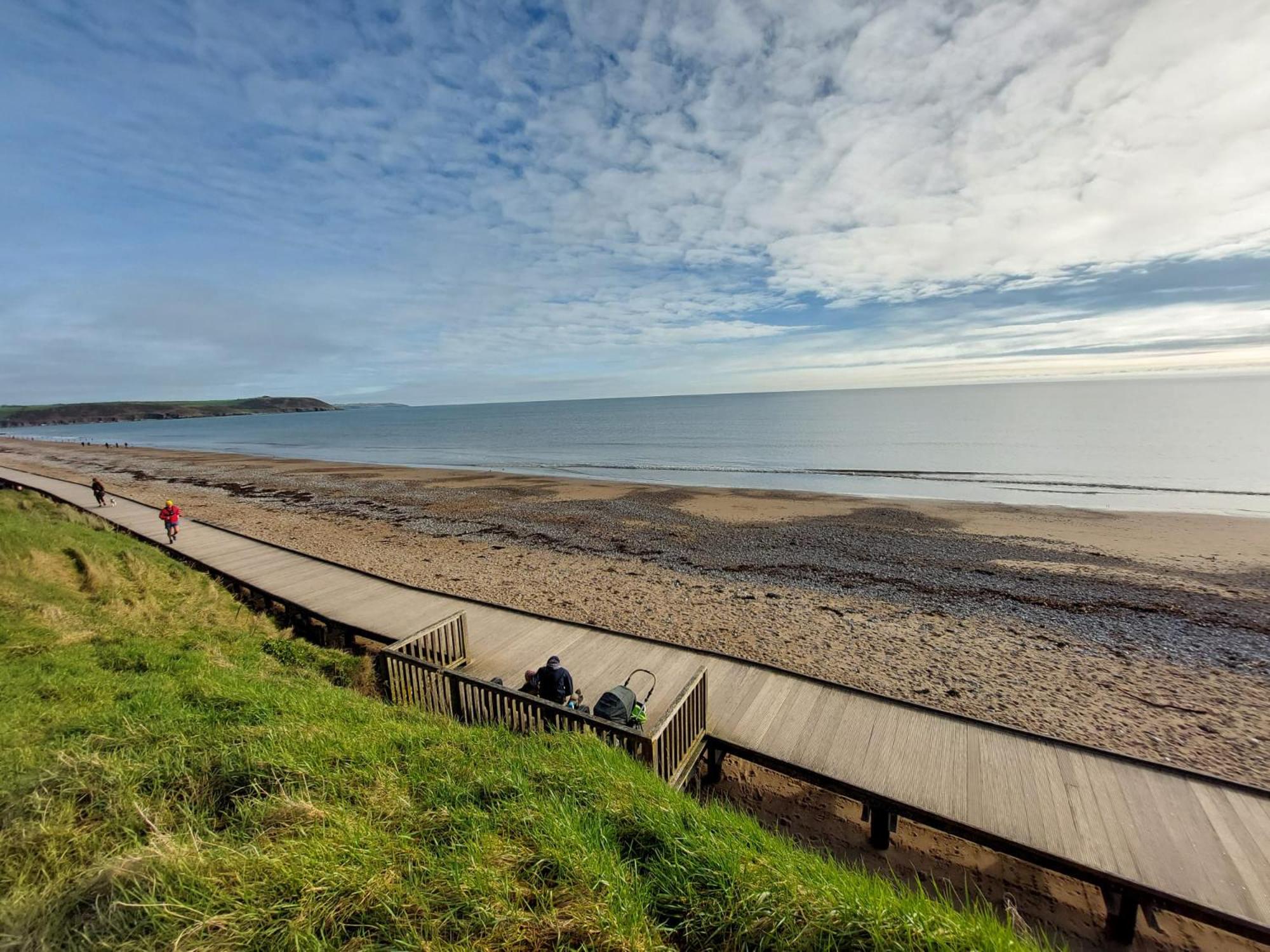 Sea Whispers - My Charming Costal Retreat in Youghal view 5