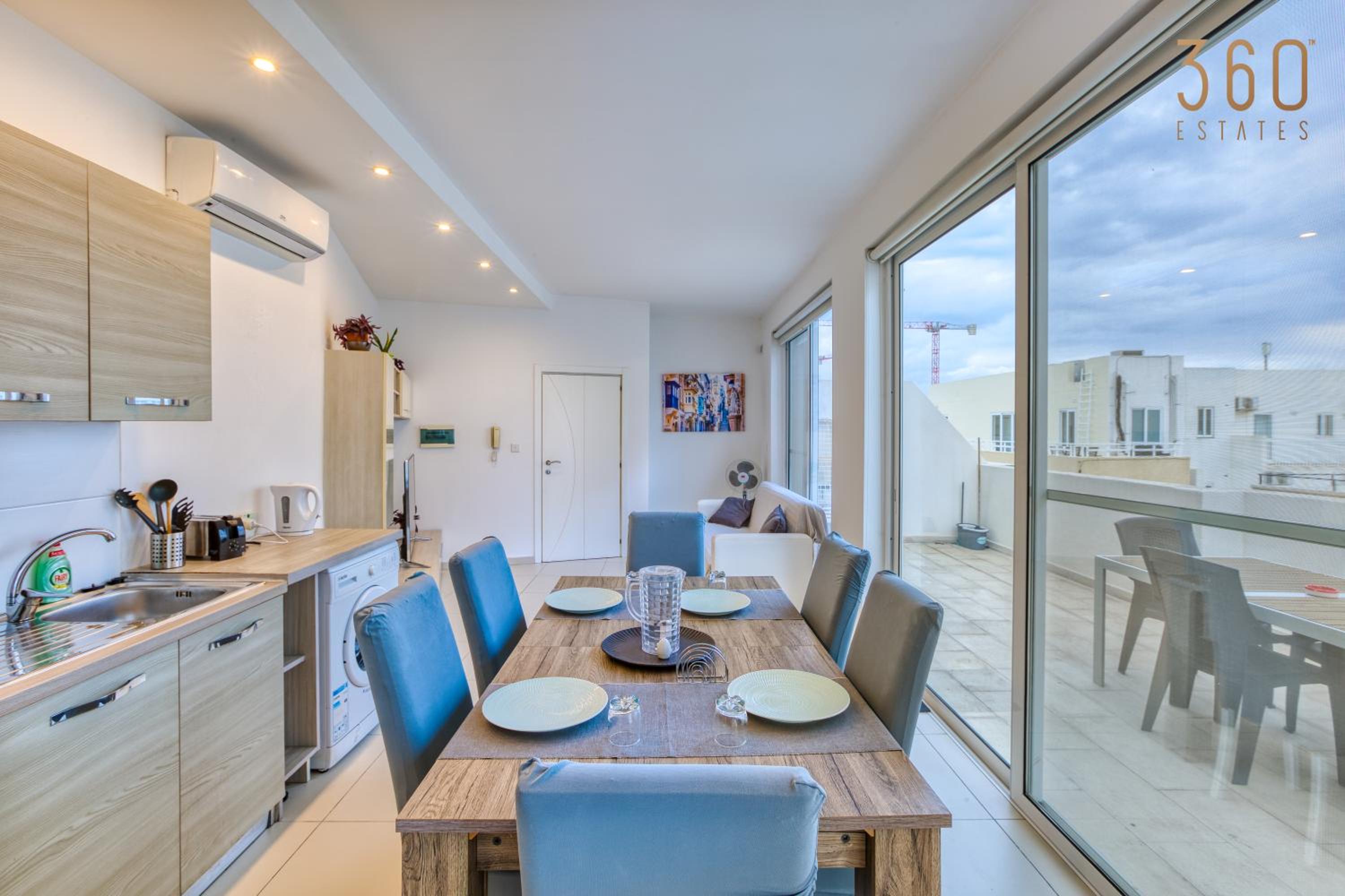Beautiful, central Penthouse with Private Terrace by 360 Estates view 2