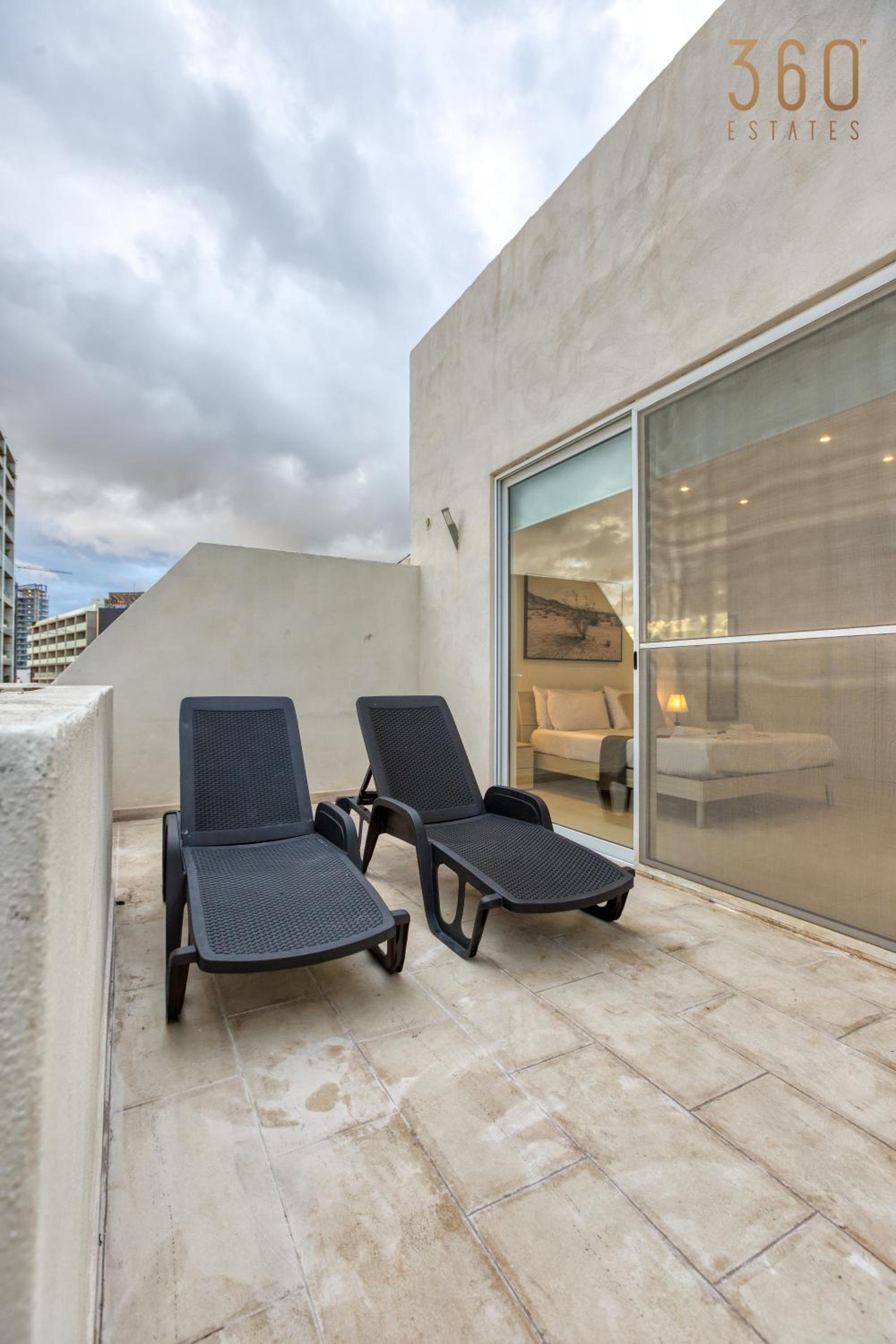 Beautiful, central Penthouse with Private Terrace by 360 Estates view 4