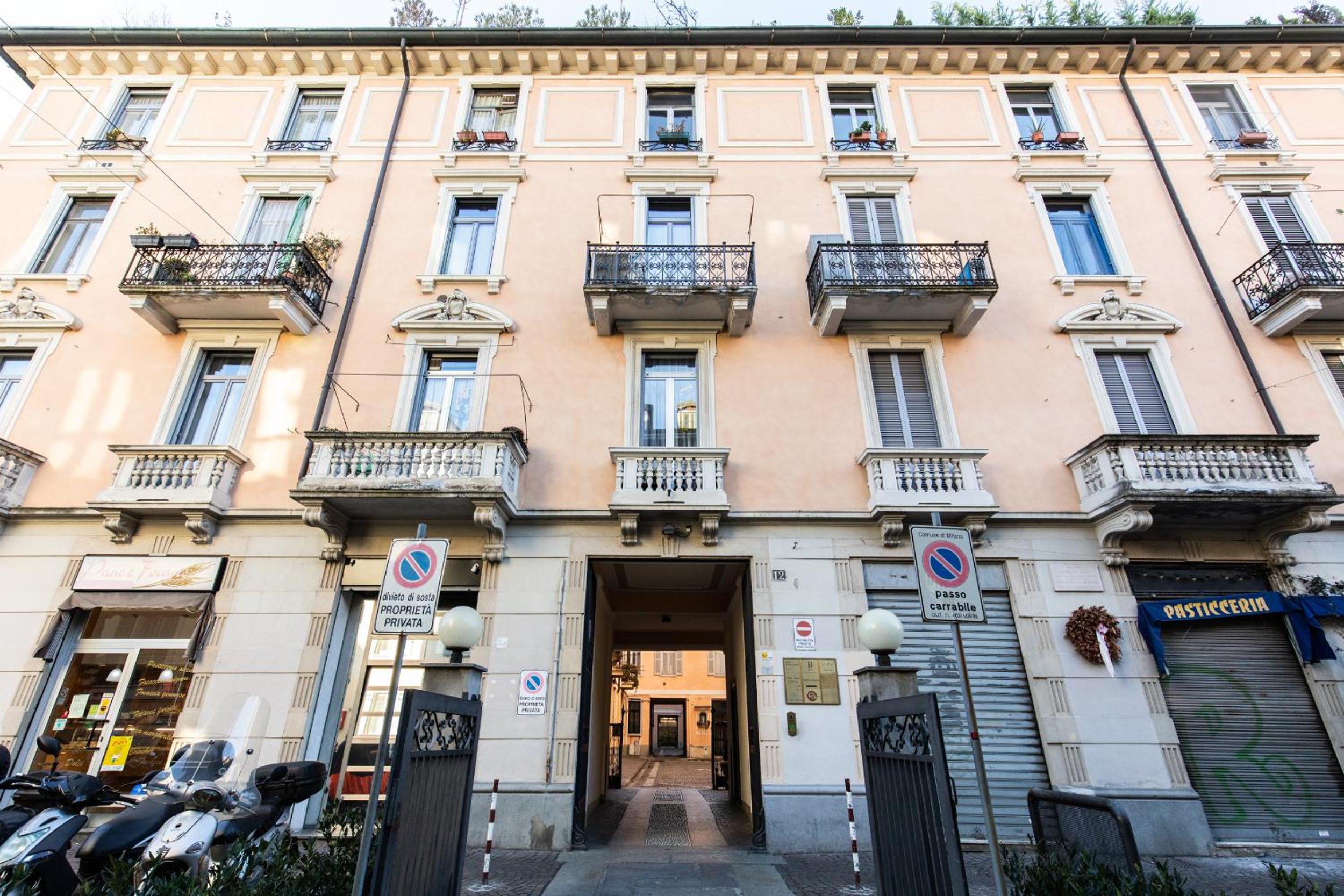 ArtStay Apt Porta Romana Parking 3th floor no lift