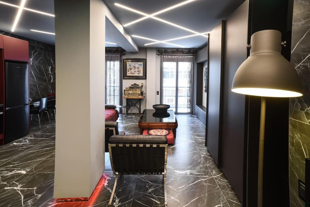 Luxury apt for Friends & Family, at Mitropoleos