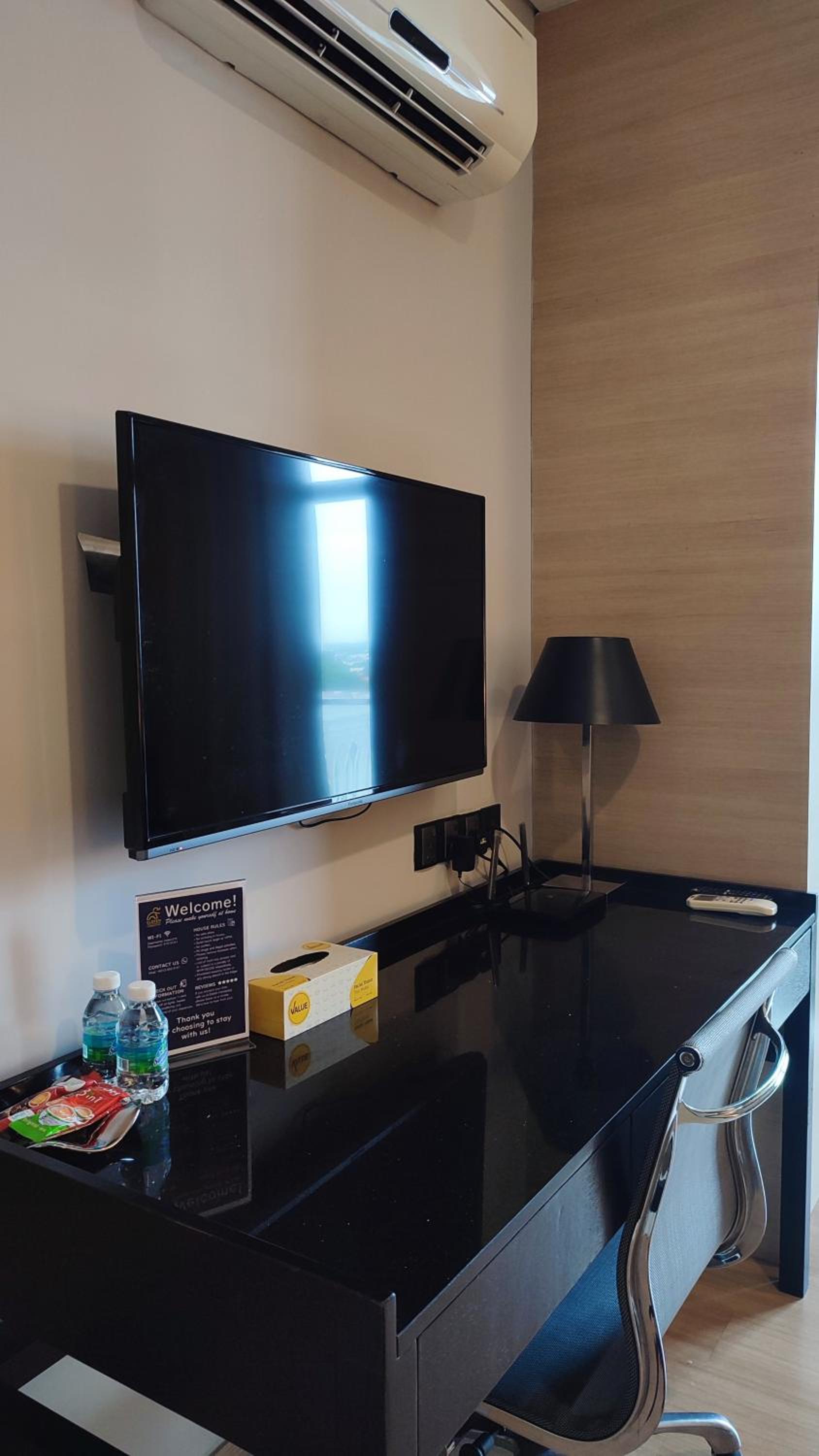 Comfy King Seaview The Straits Suite 1309 by Elefen Homestay photo 2