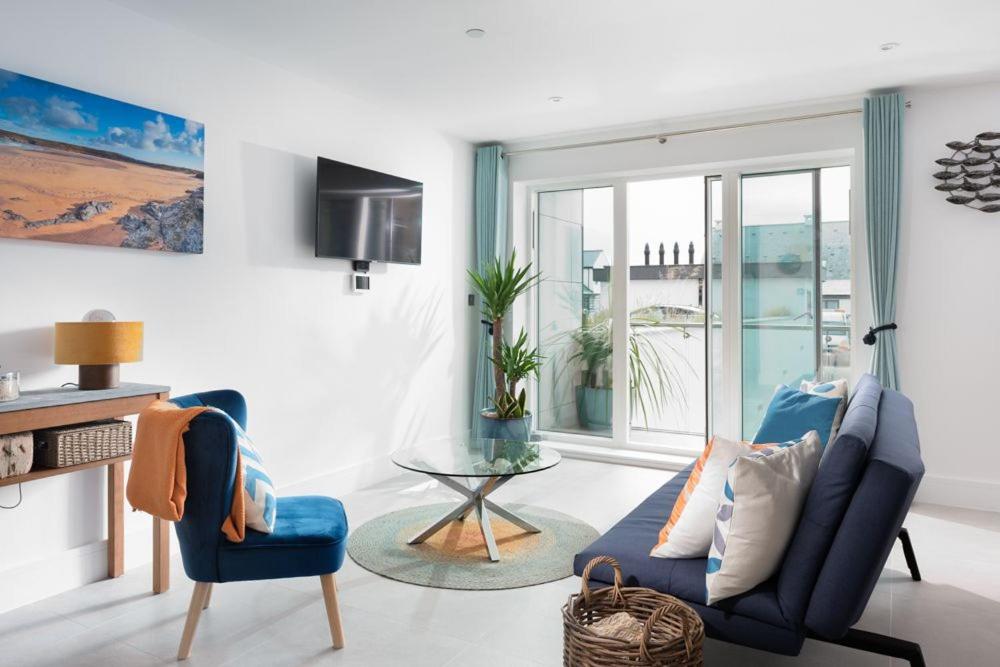 1 Cliff Edge in Newquay view 3
