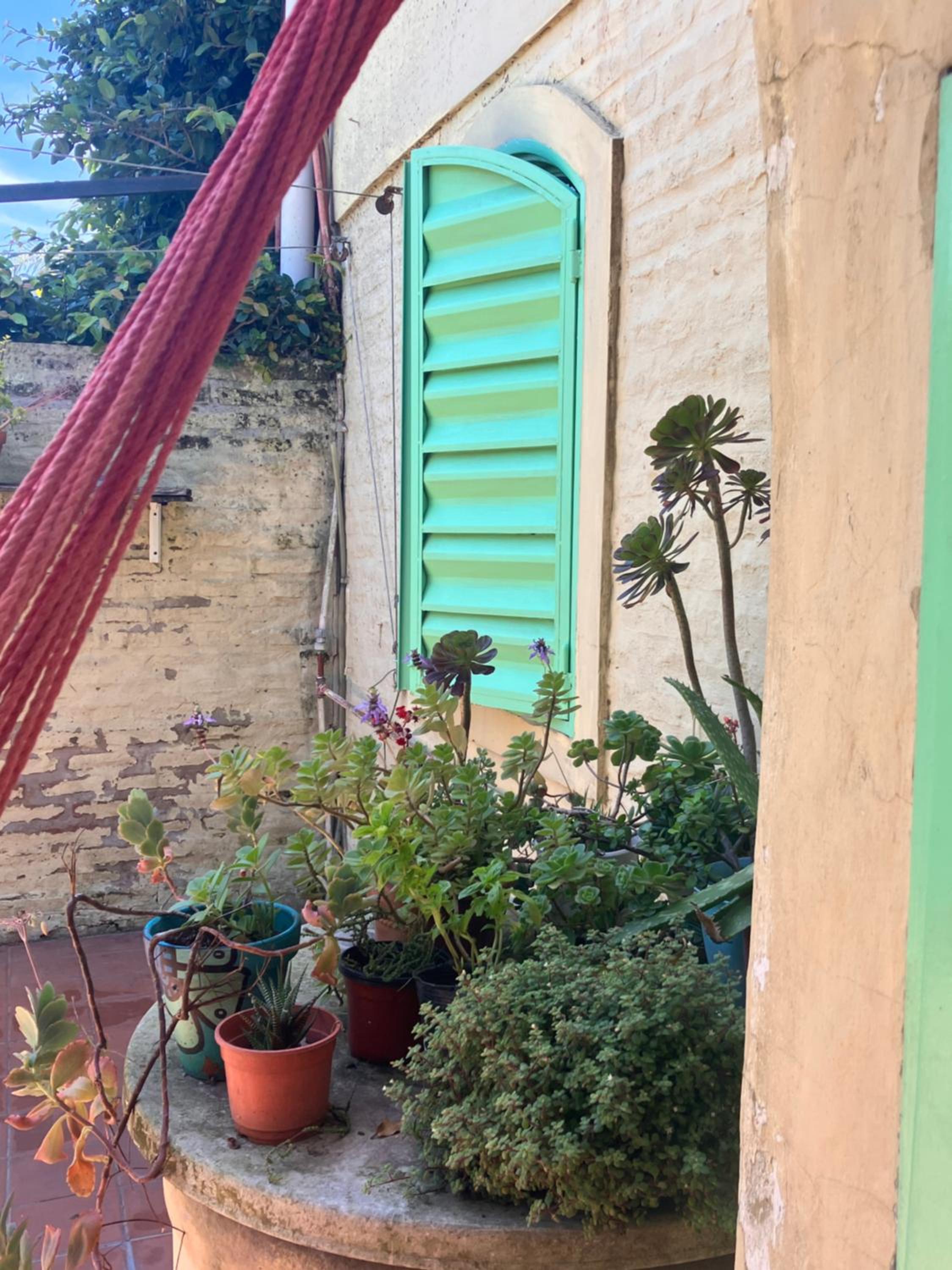 CASA MAIPÚ, acogedora y cerca de la Laguna, con pileta