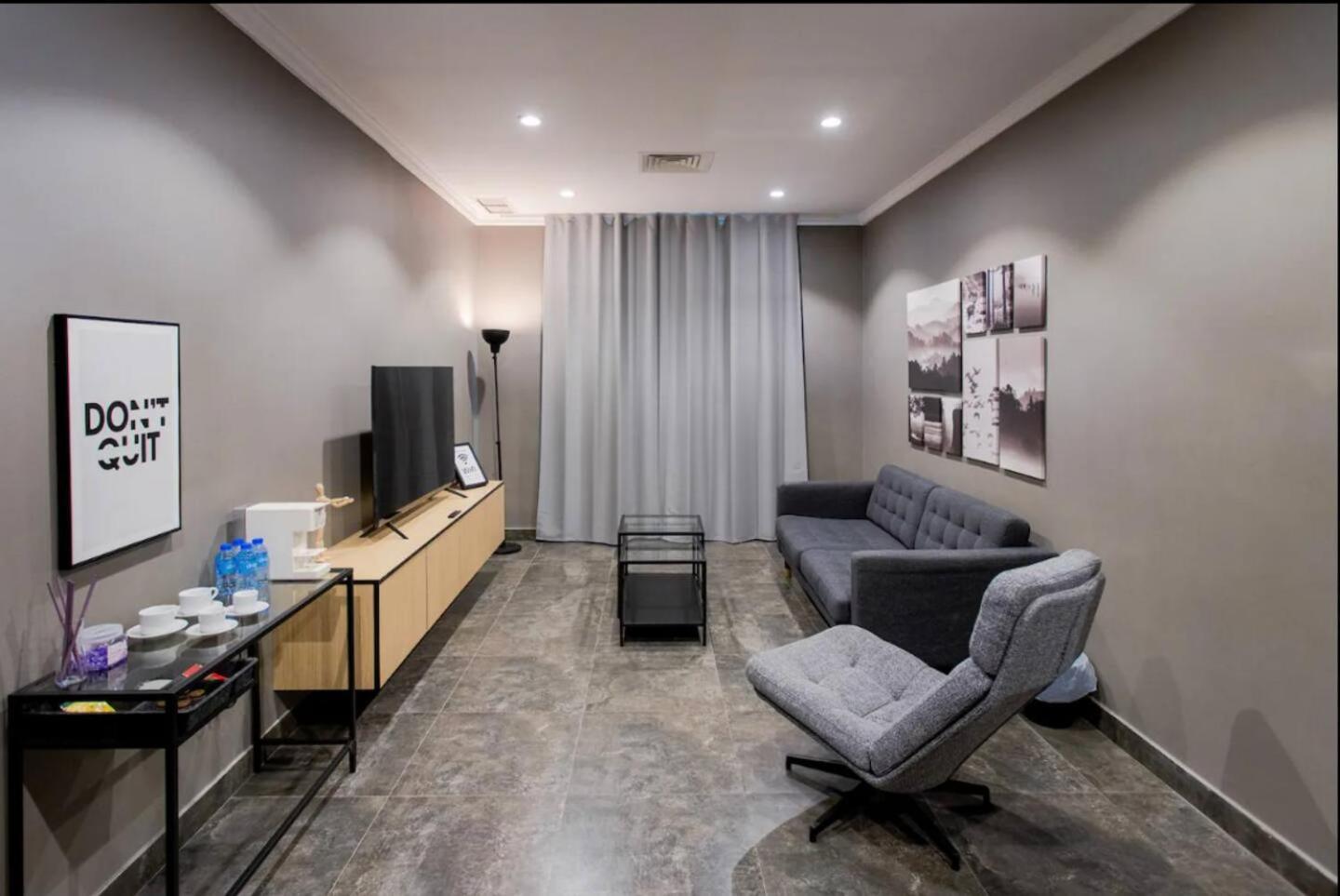 Cozy Luxury 2 Bedroom Apartment Near Seaside view 4