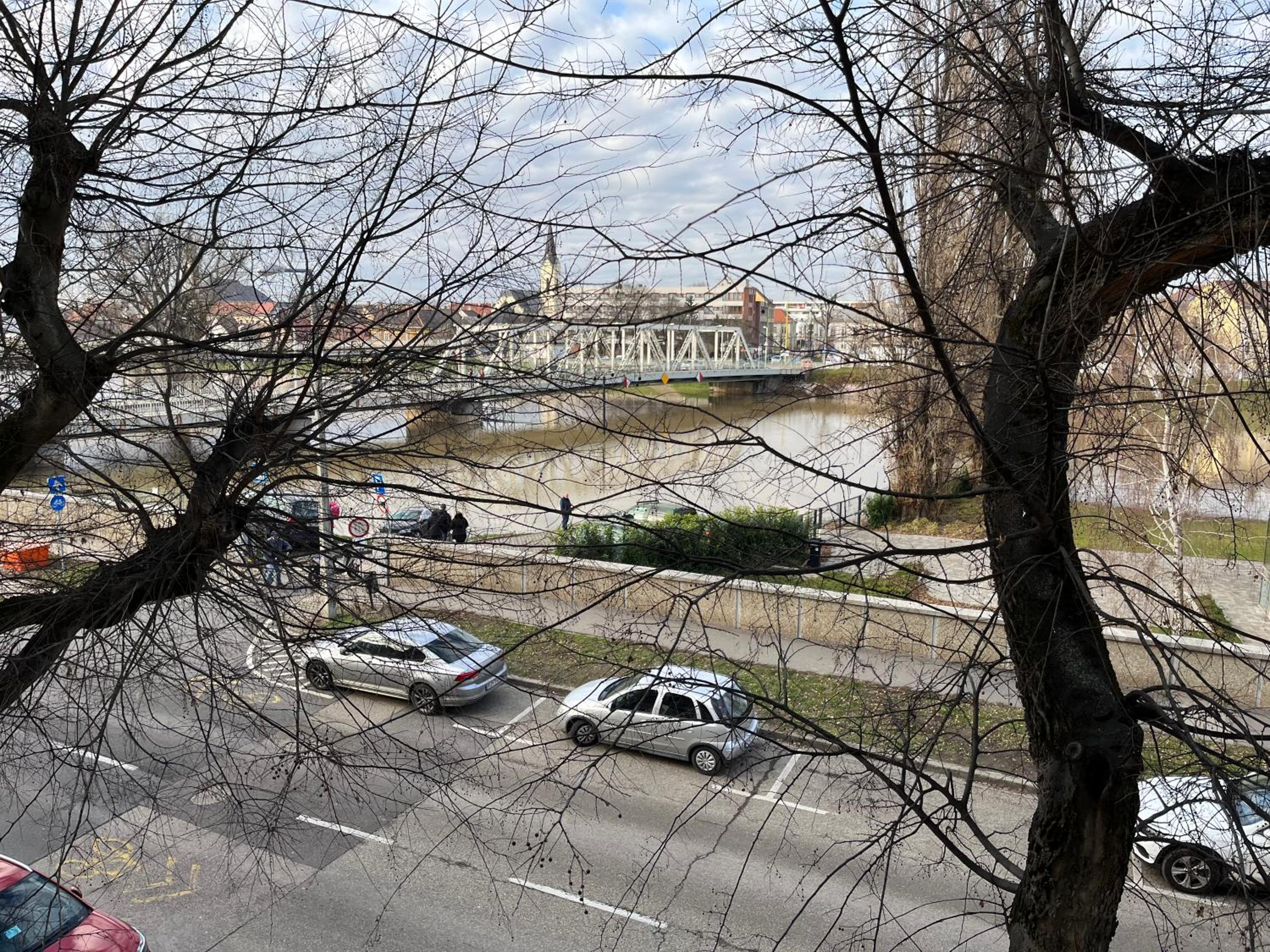 River - free parking view 5