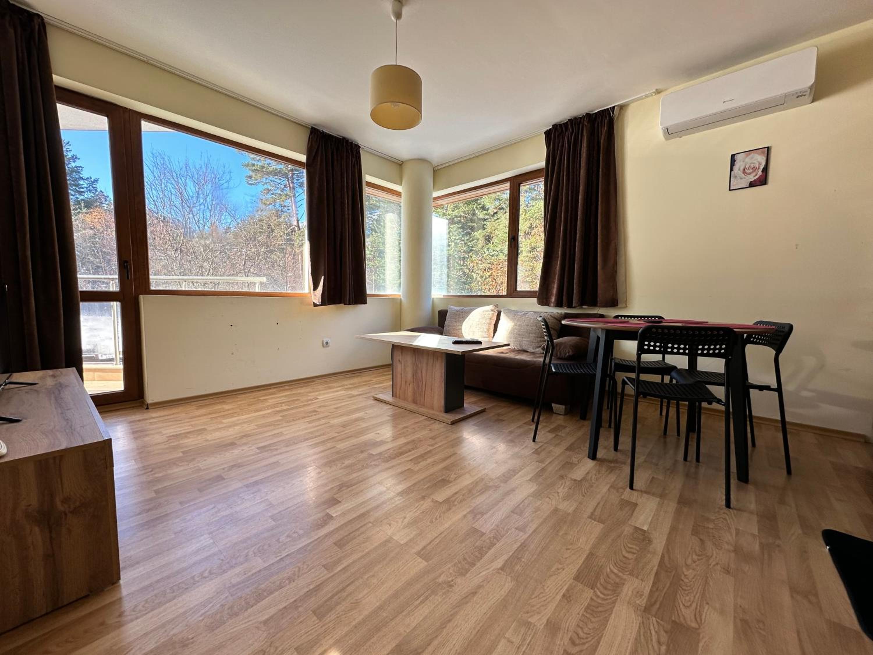 Pine Tree one bedroom apartment