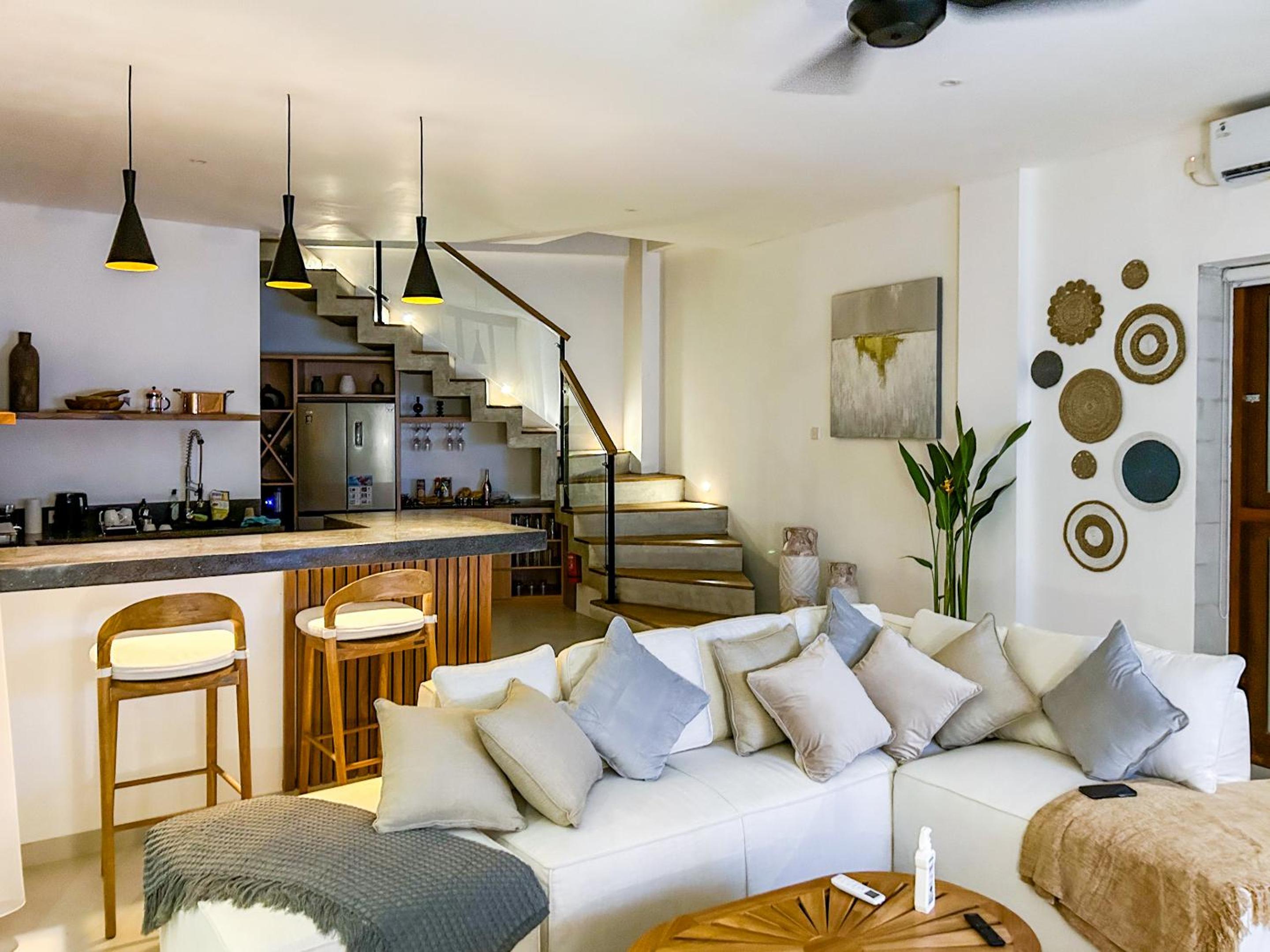 Villa Ozkar - Elegant 3-Bedroom Villa with Pool & Sunset Terrace view 4