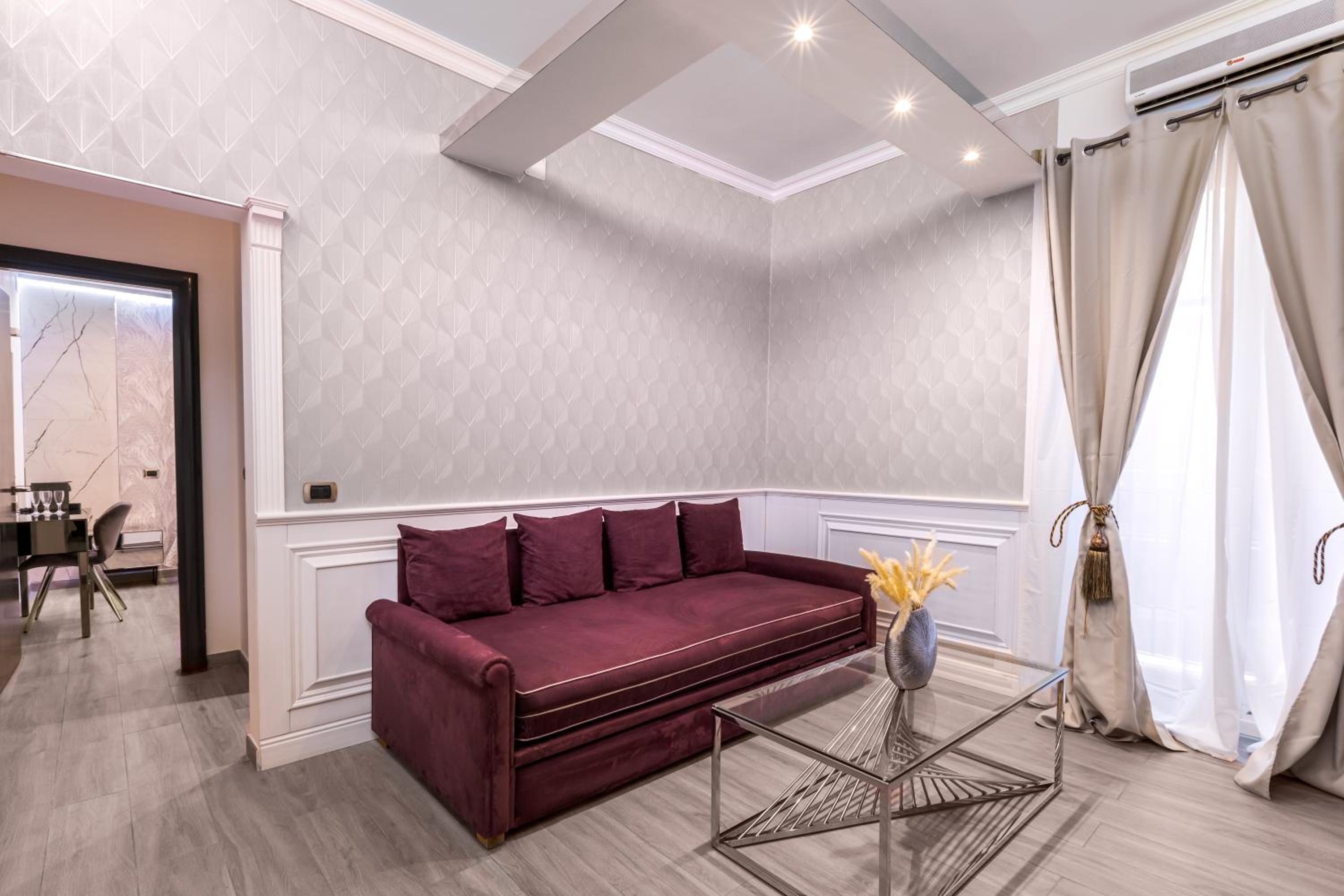 Daphne Suites
