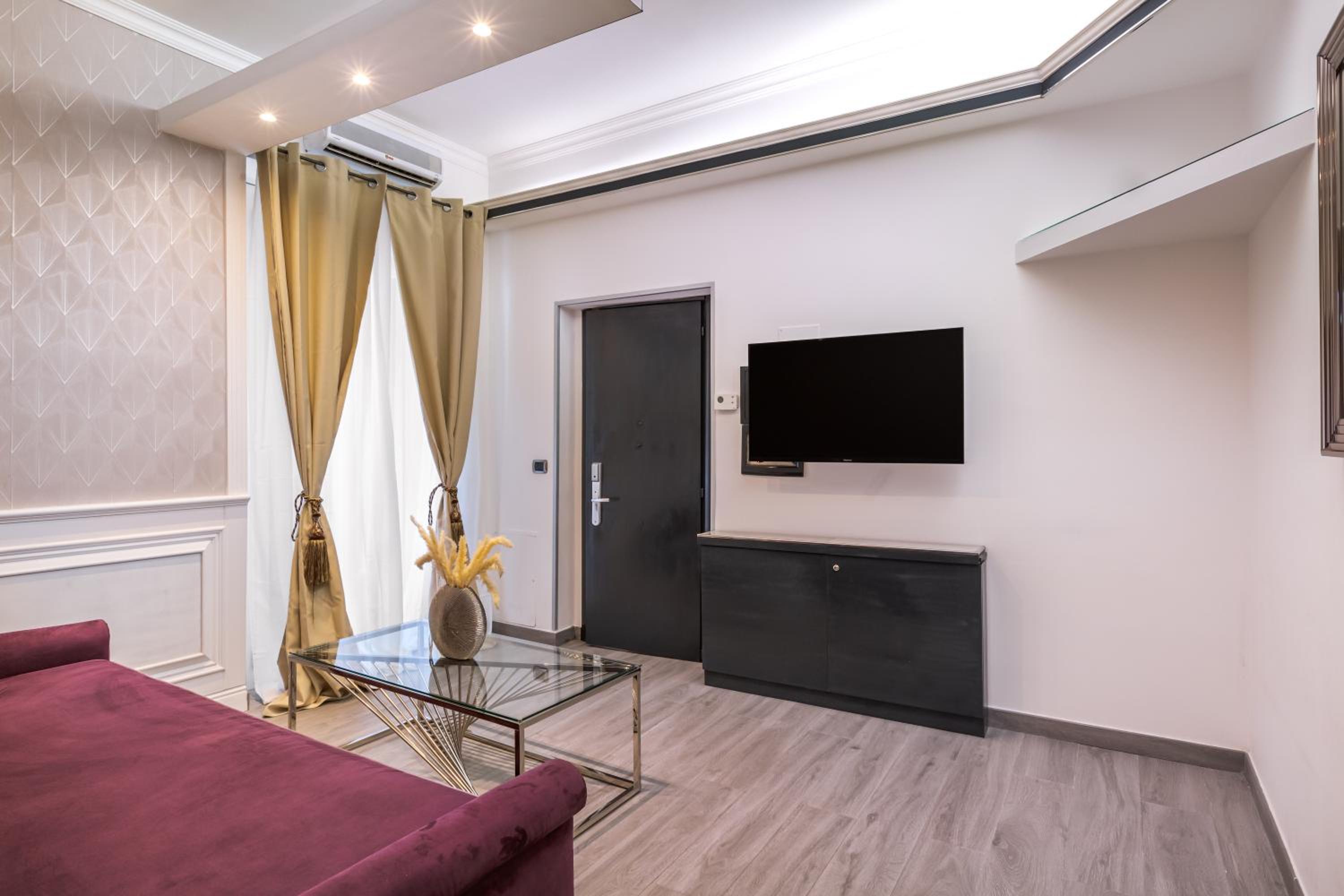 Daphne Suites