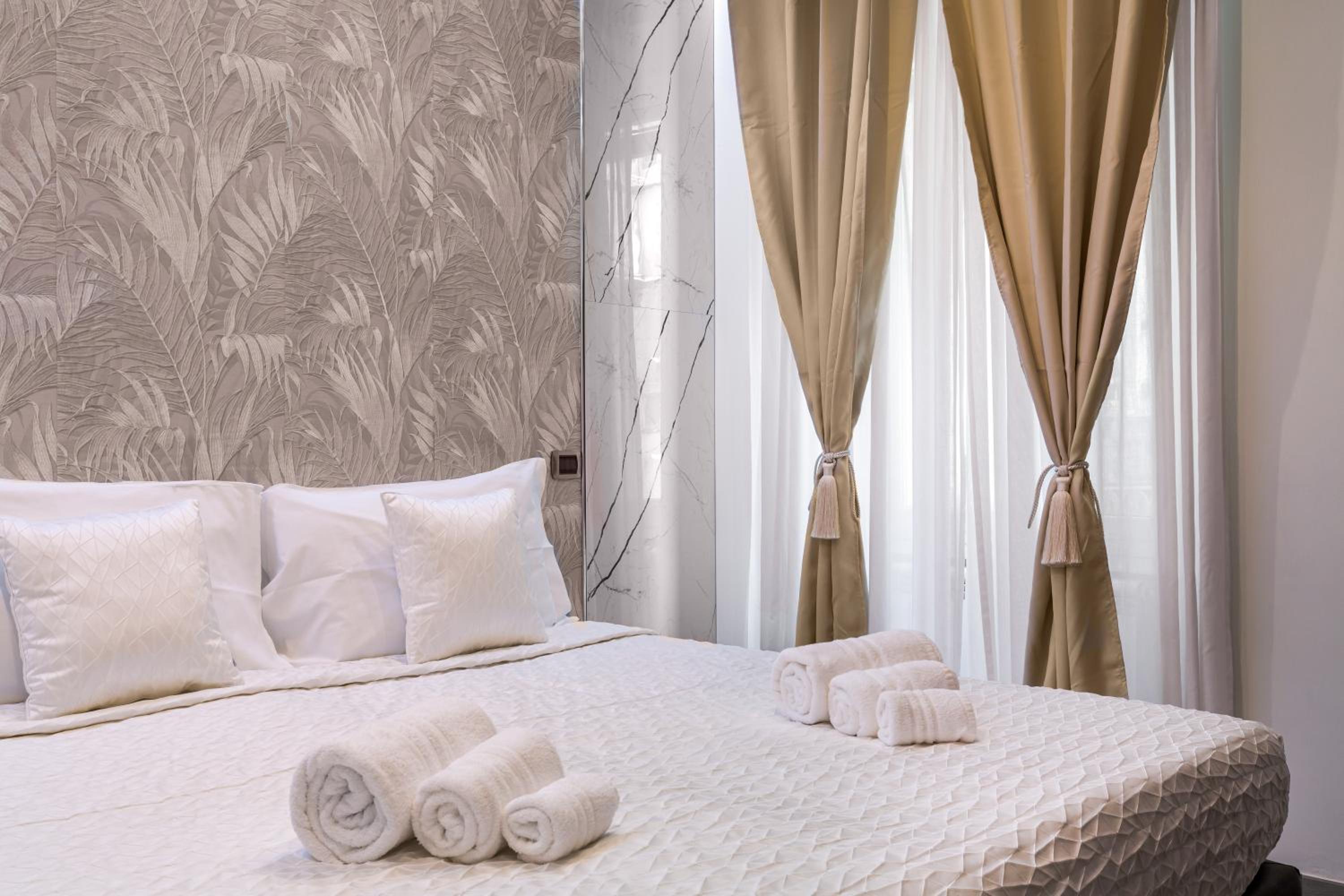 Daphne Suites