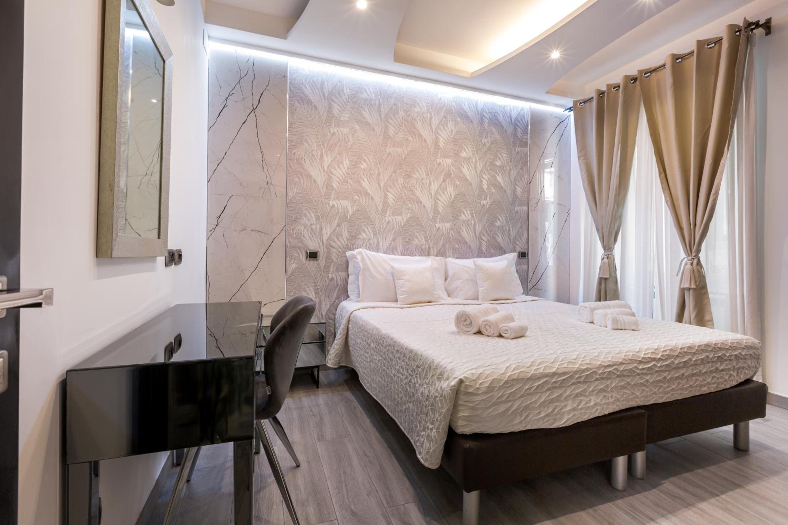 Daphne Suites