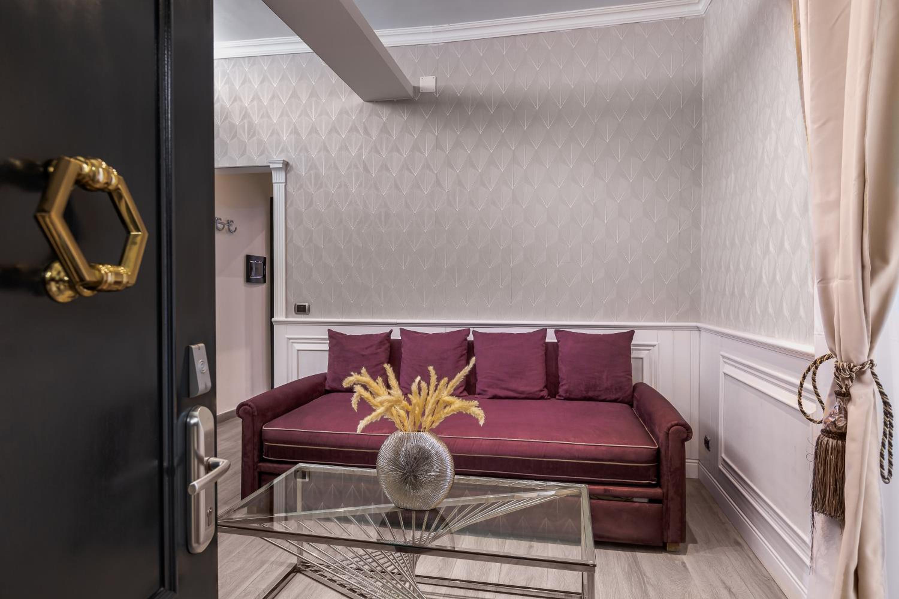 Daphne Suites