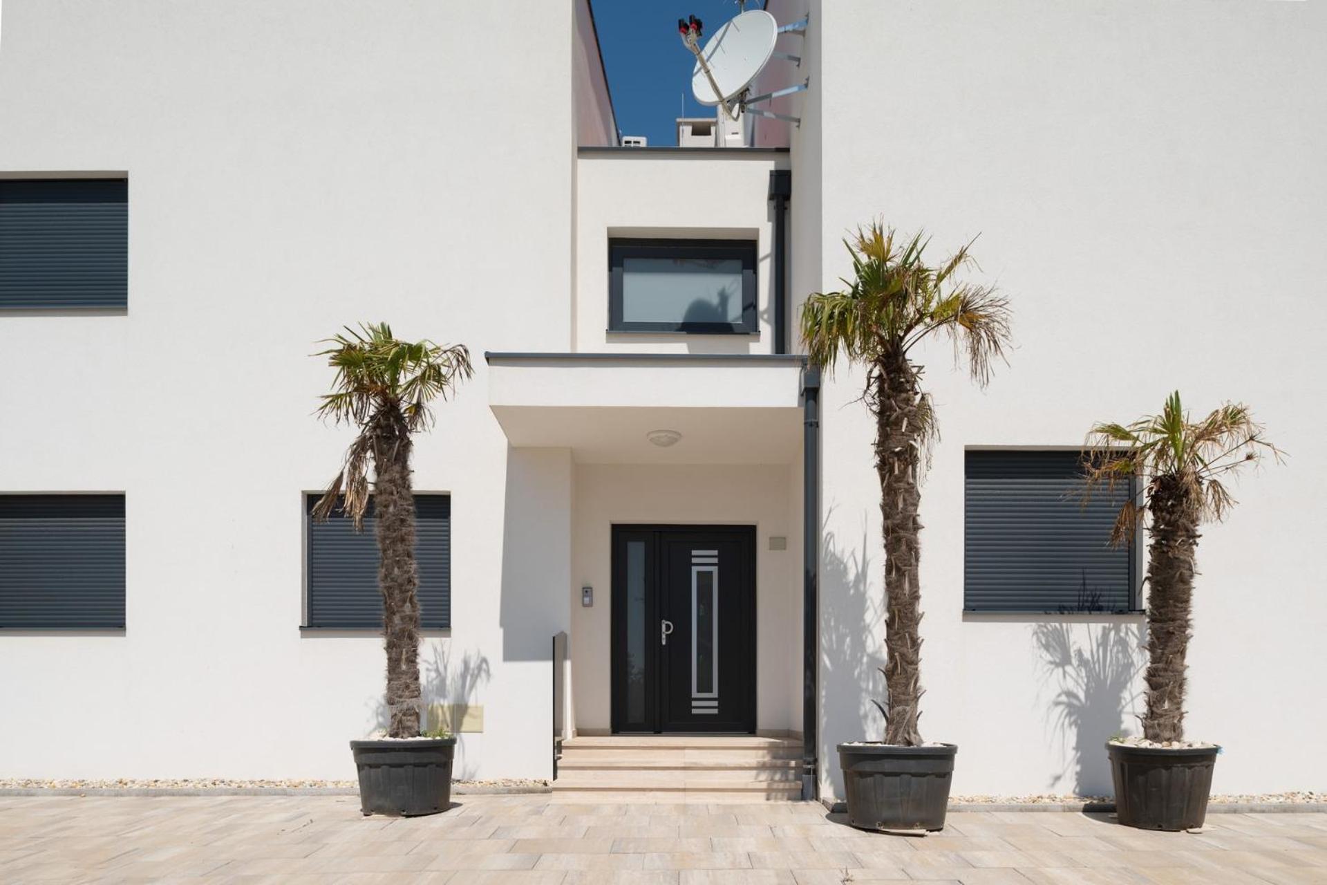NEW ! Villa Bellatrix 2 - heated pool and jacuzzi