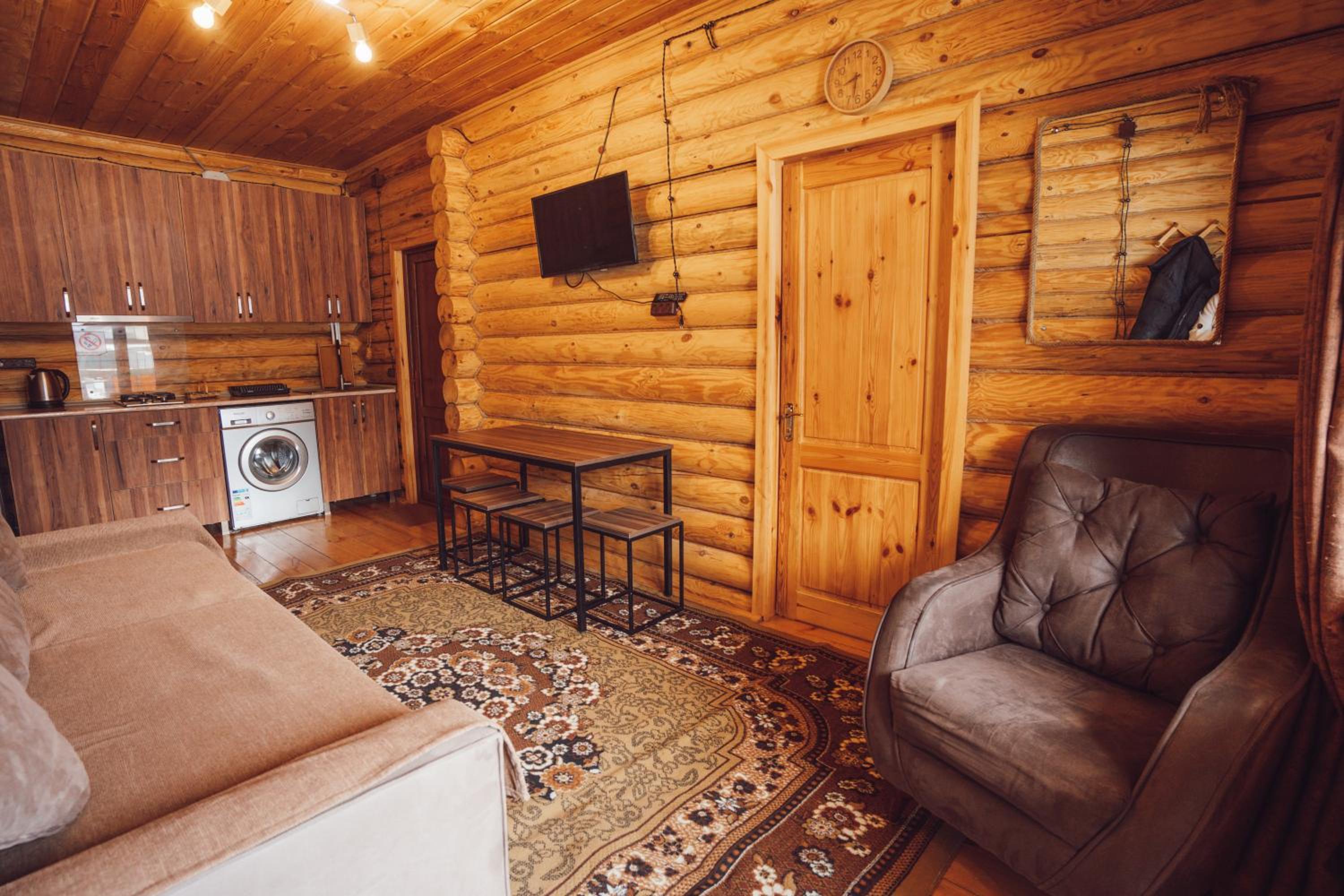 Kingswood Cabins Borjomi