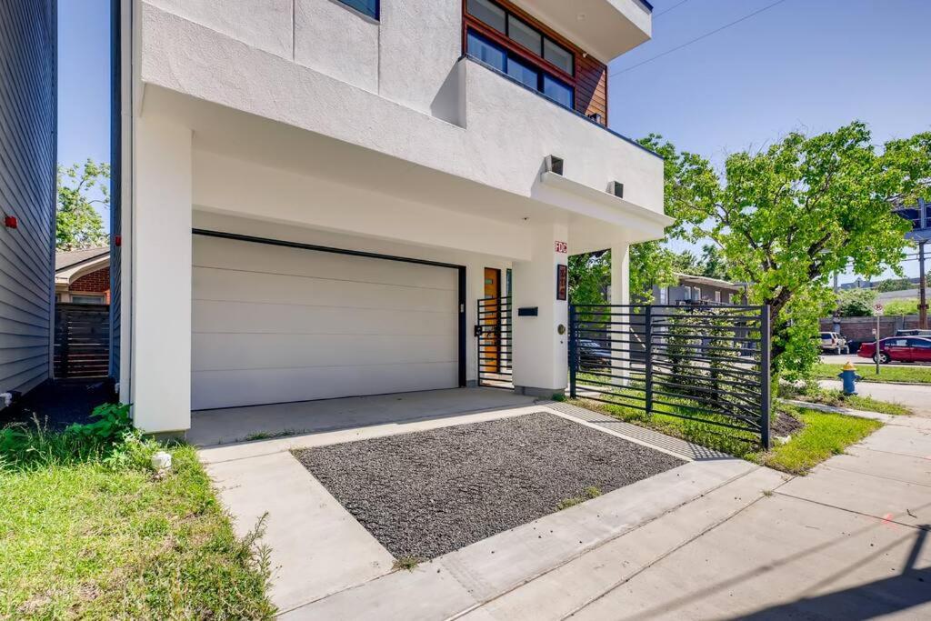 4 Story House Near Downtown - 7 Beds & Great For Groups