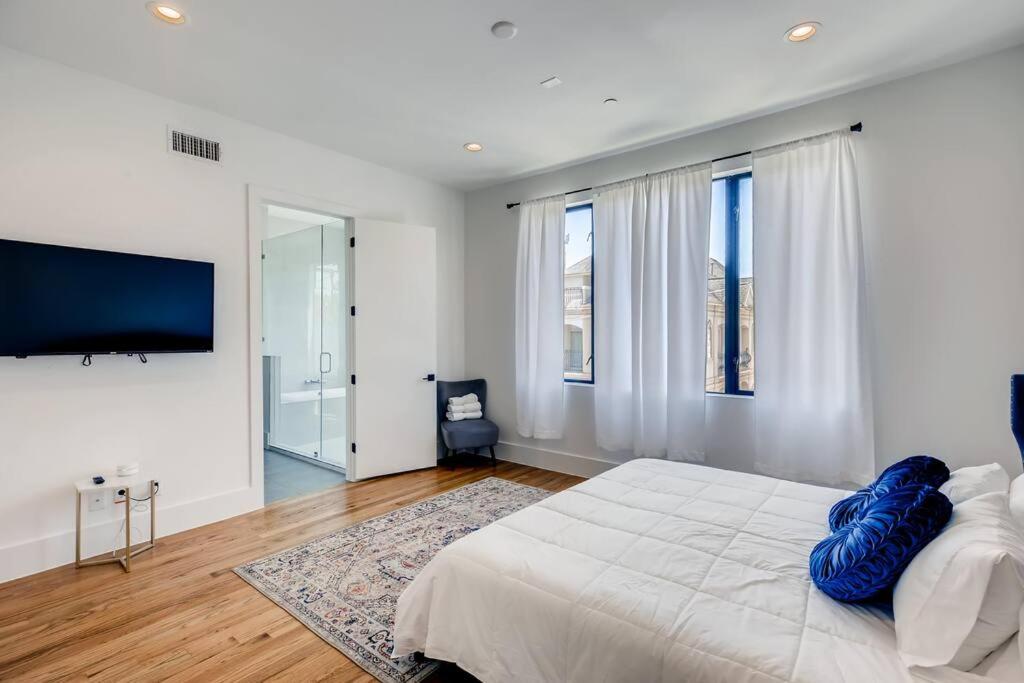 4 Story House Near Downtown - 7 Beds & Great For Groups