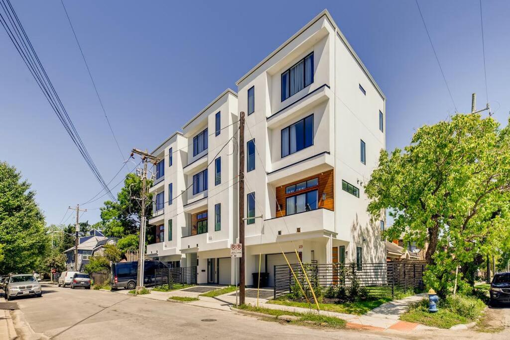 4 Story House Near Downtown - 7 Beds & Great For Groups