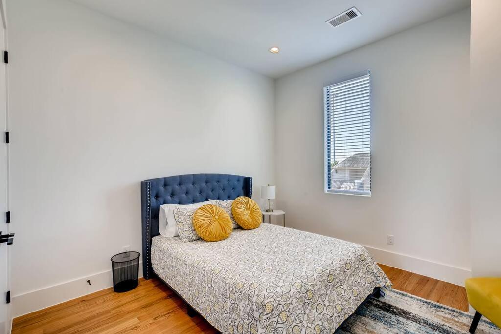 4 Story House Near Downtown - 7 Beds & Great For Groups