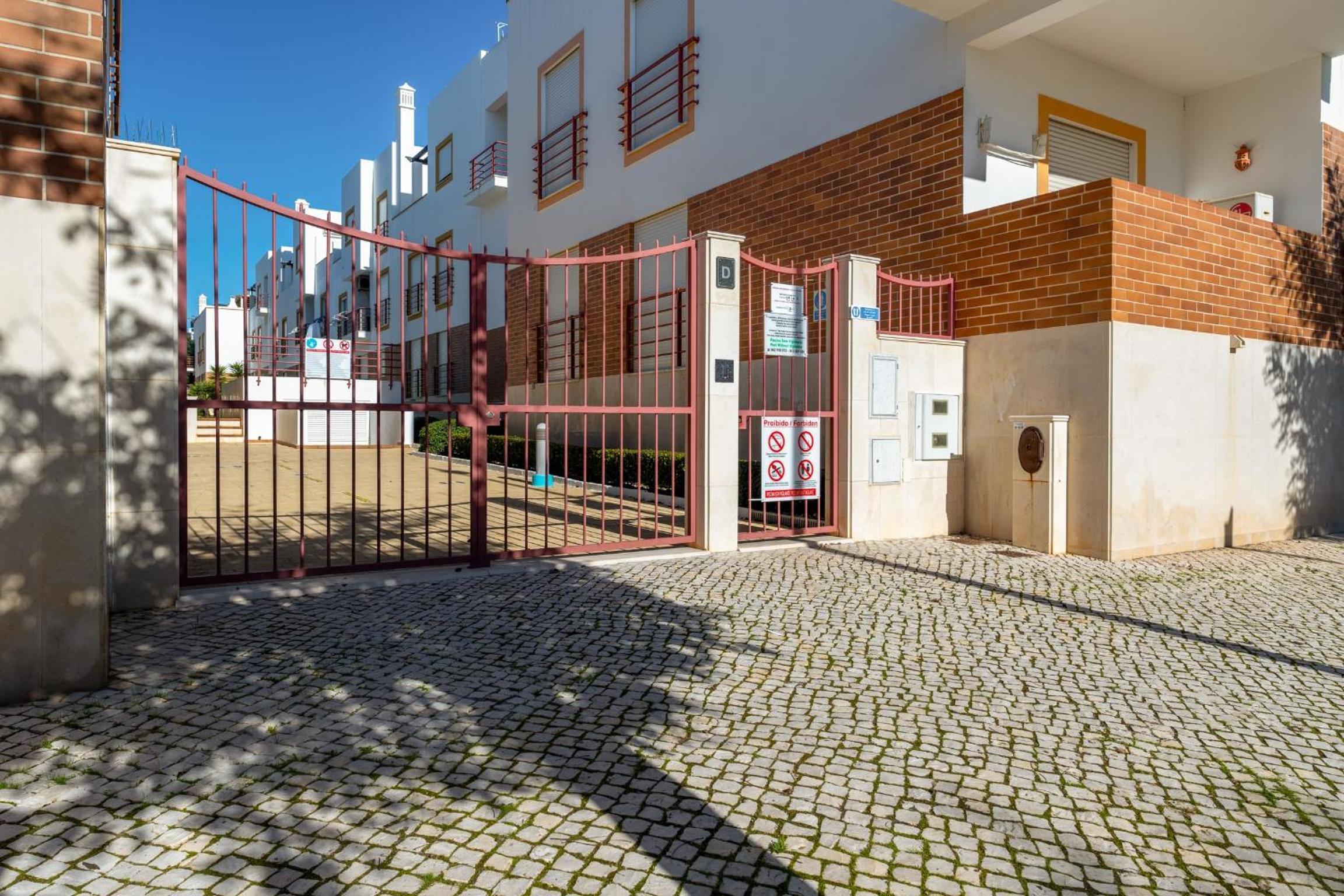 Cozy 2 BDR Flat in Cabanas W/ Pool by LovelyStay view 3